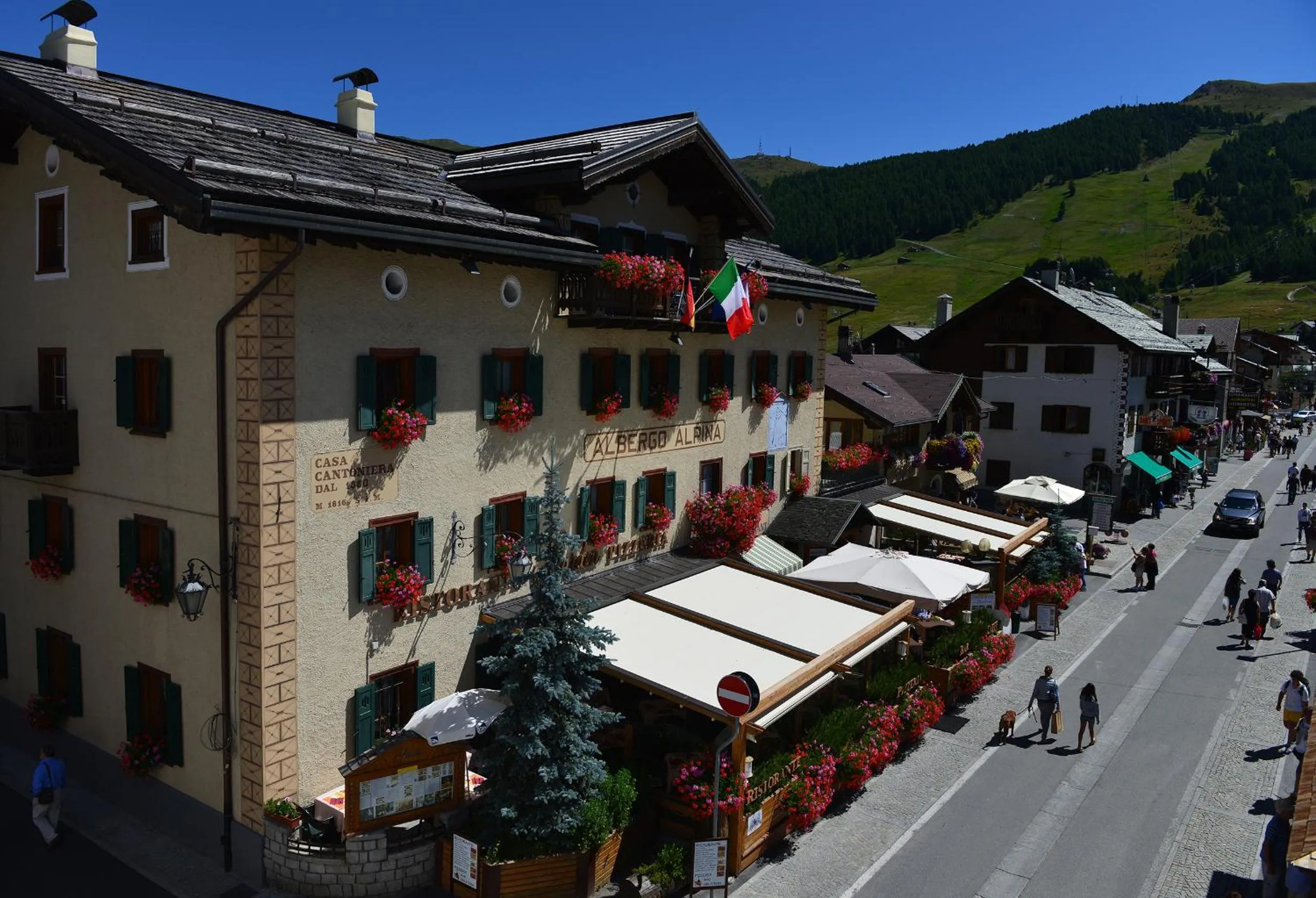 Facade/entrance in Hotel Alpina