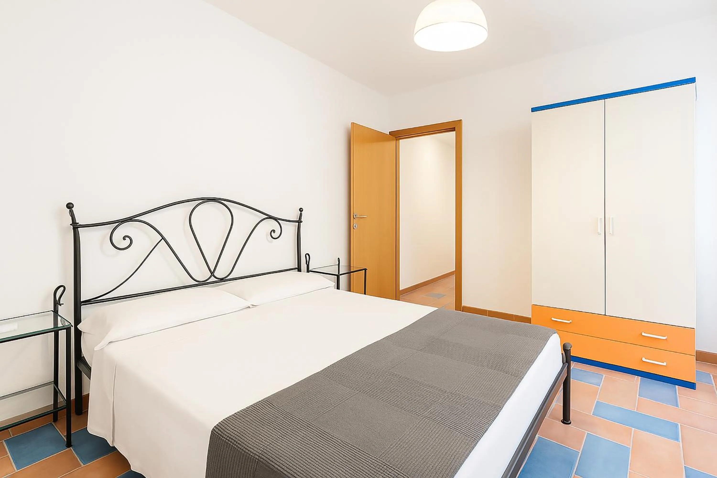 Bedroom, Bed in Le Grand Bleu - Gioia Apartments