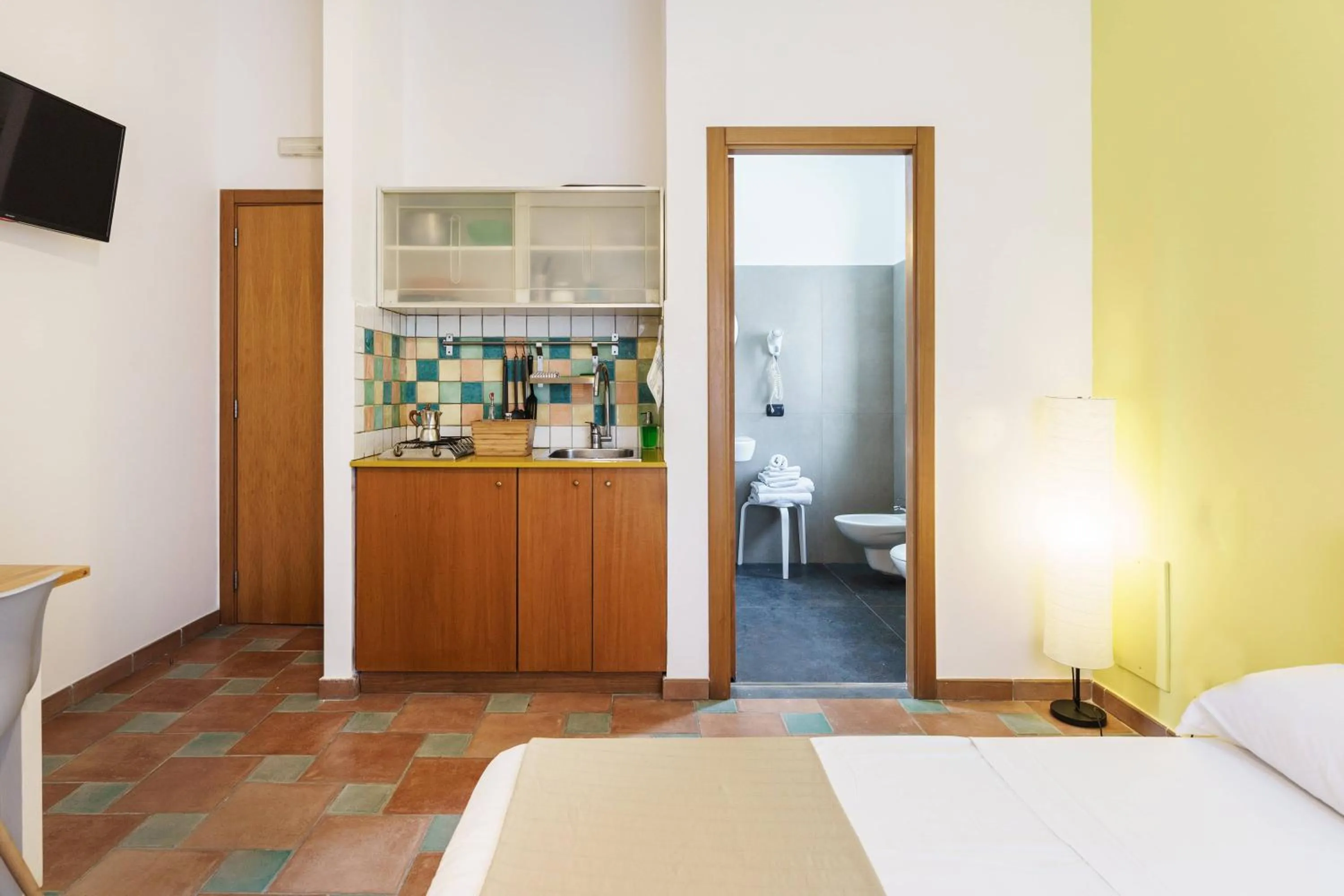 Kitchen or kitchenette, Bed in Le Grand Bleu - Gioia Apartments