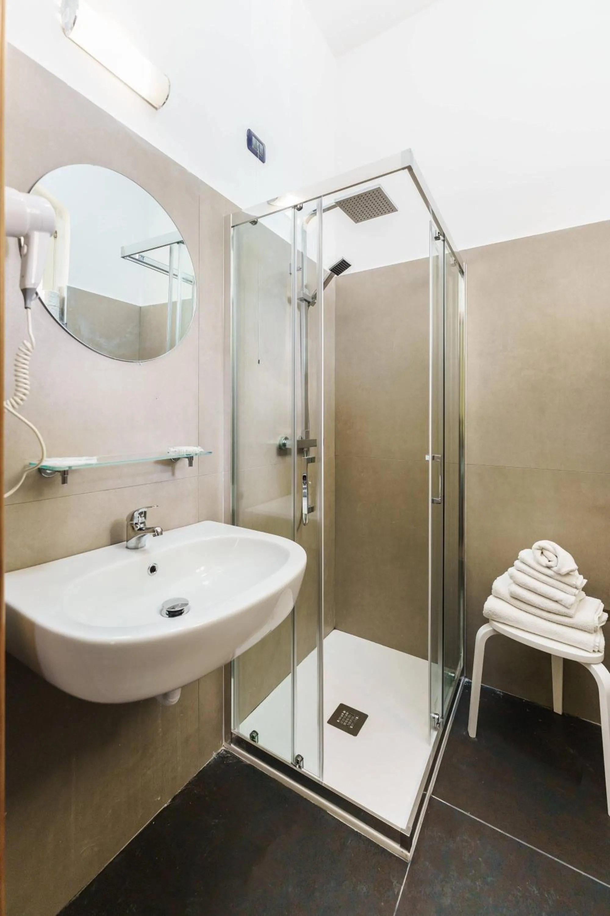 Shower in Le Grand Bleu - Gioia Apartments