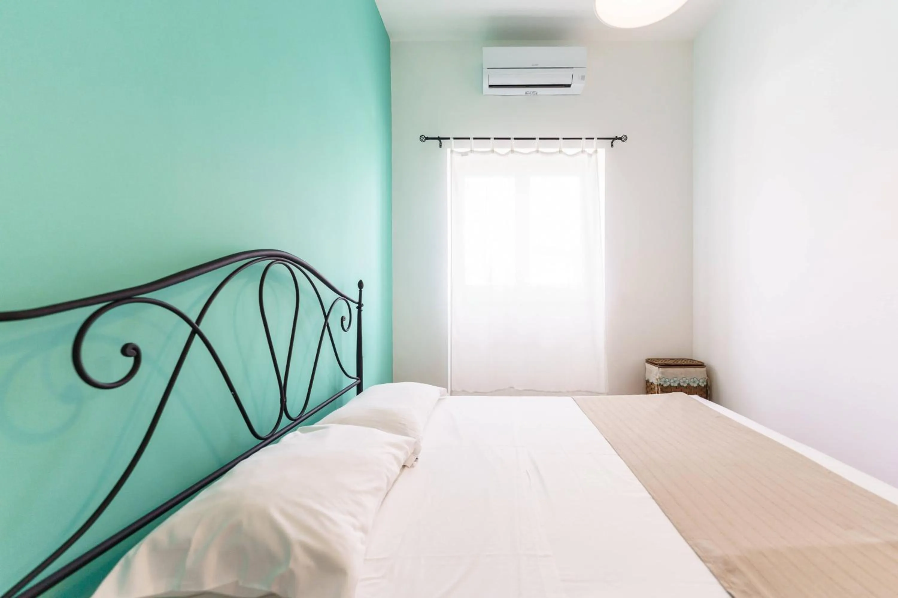 Bedroom, Bed in Le Grand Bleu - Gioia Apartments