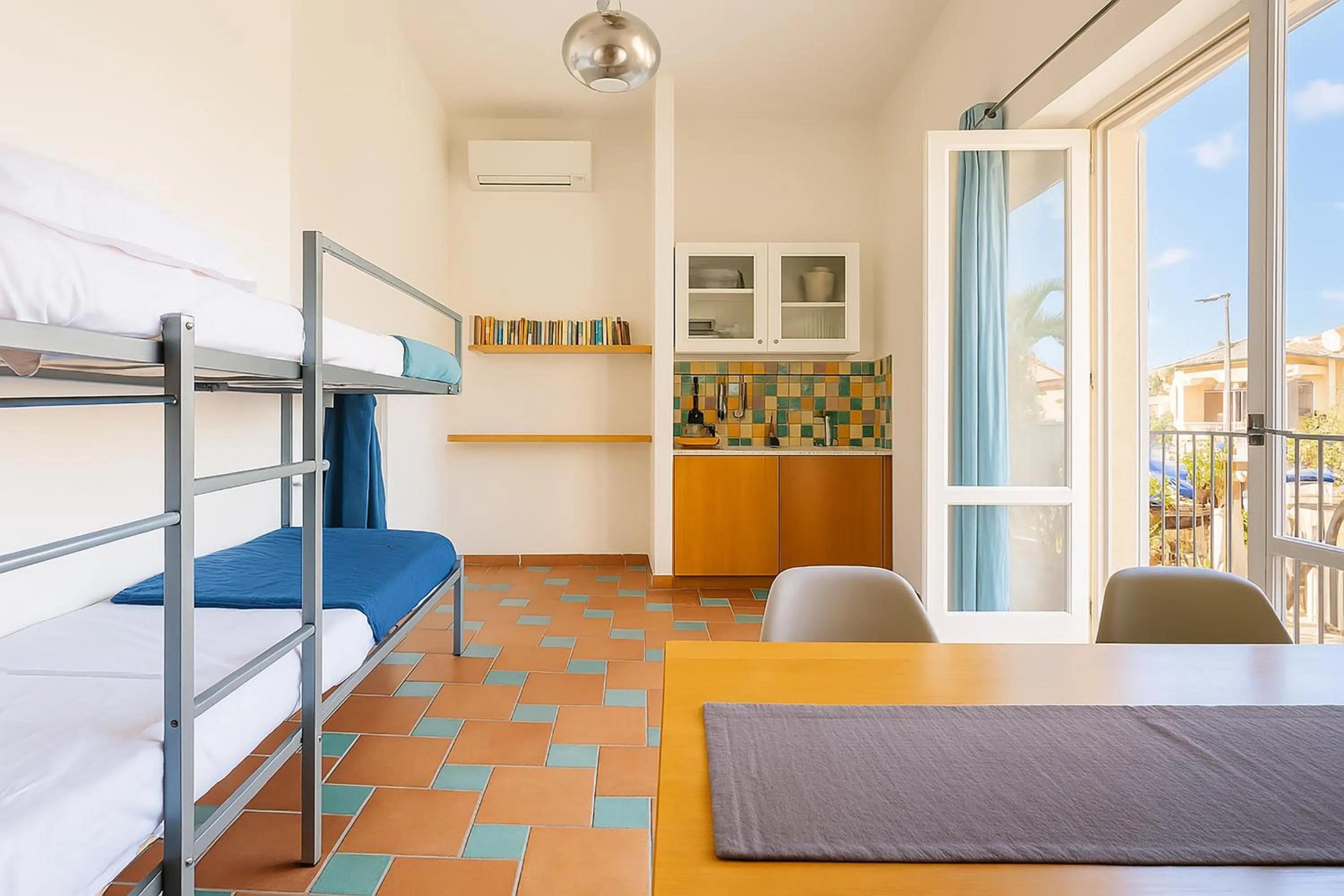 Balcony/Terrace, Bed in Le Grand Bleu - Gioia Apartments