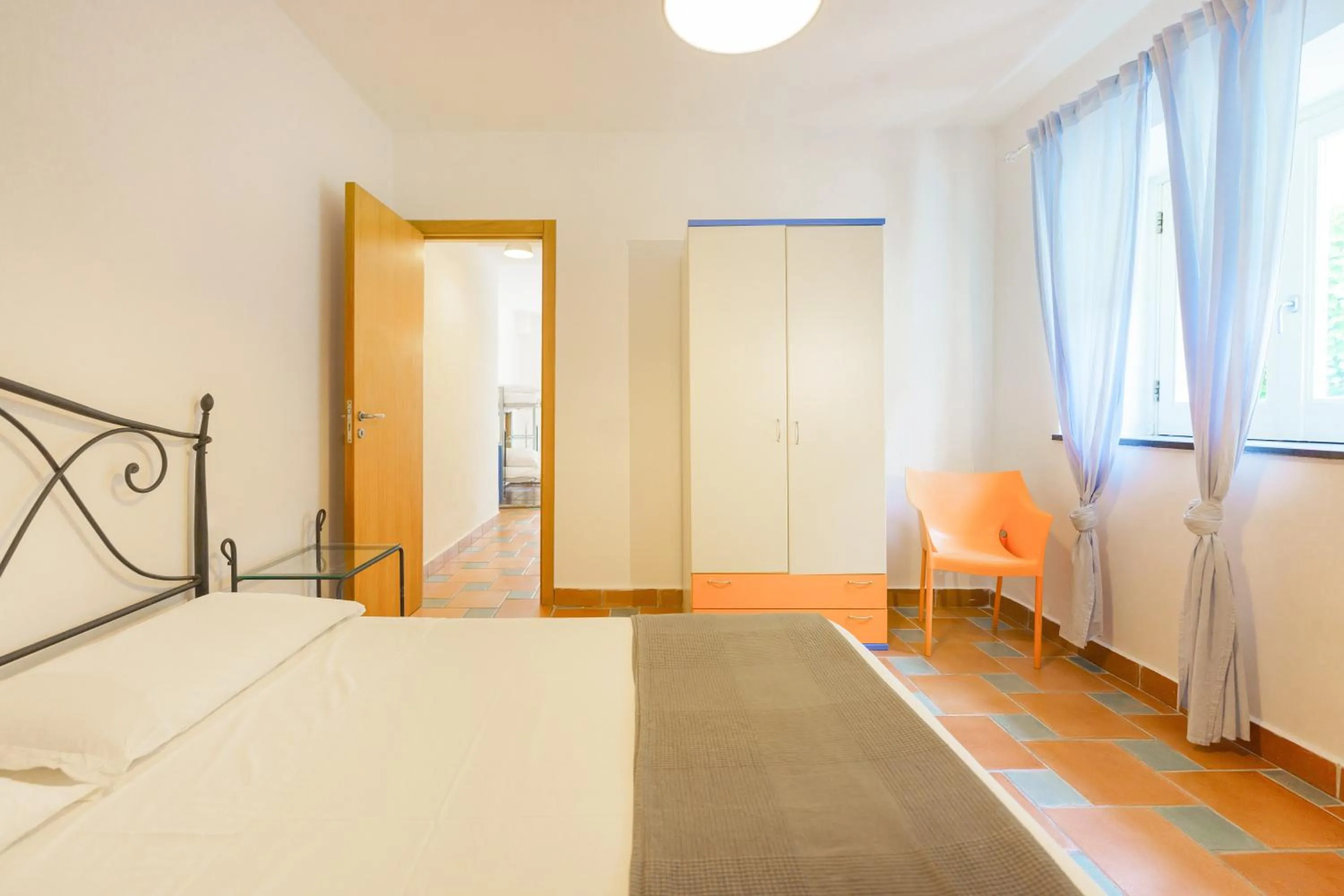 Bedroom, Bed in Le Grand Bleu - Gioia Apartments