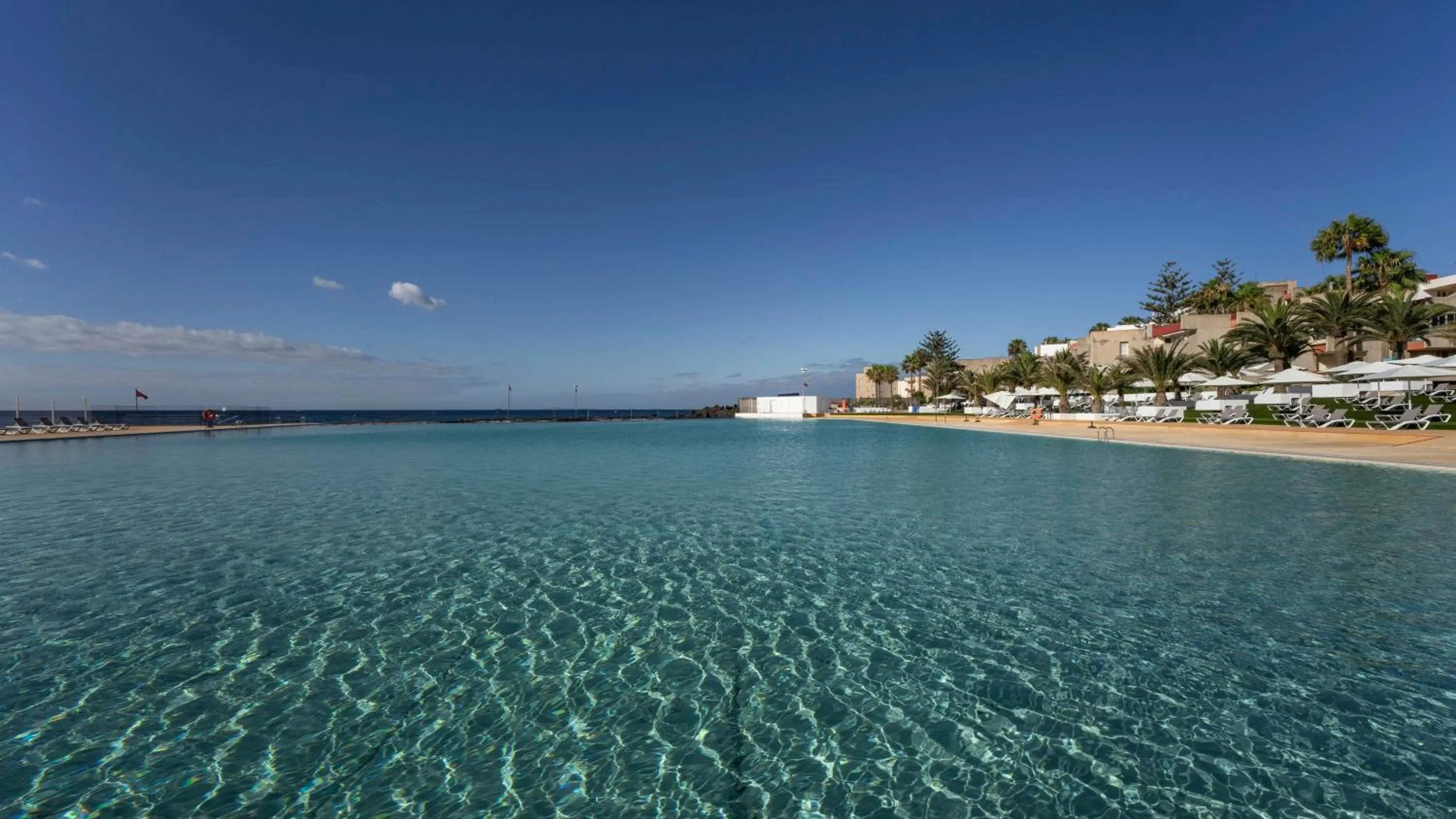 Swimming pool in Ona Alborada