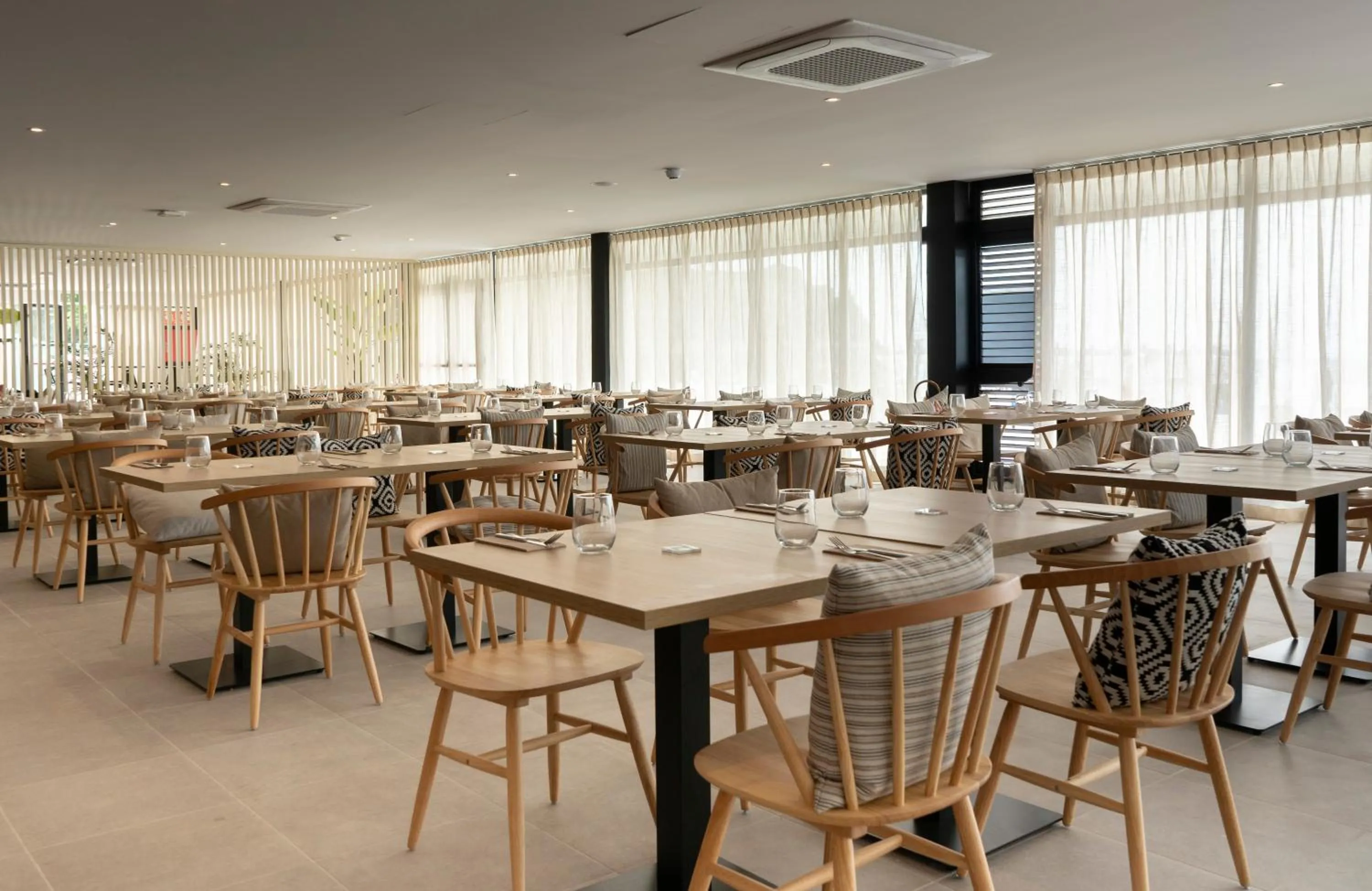 Restaurant/places to eat in Ona Alborada