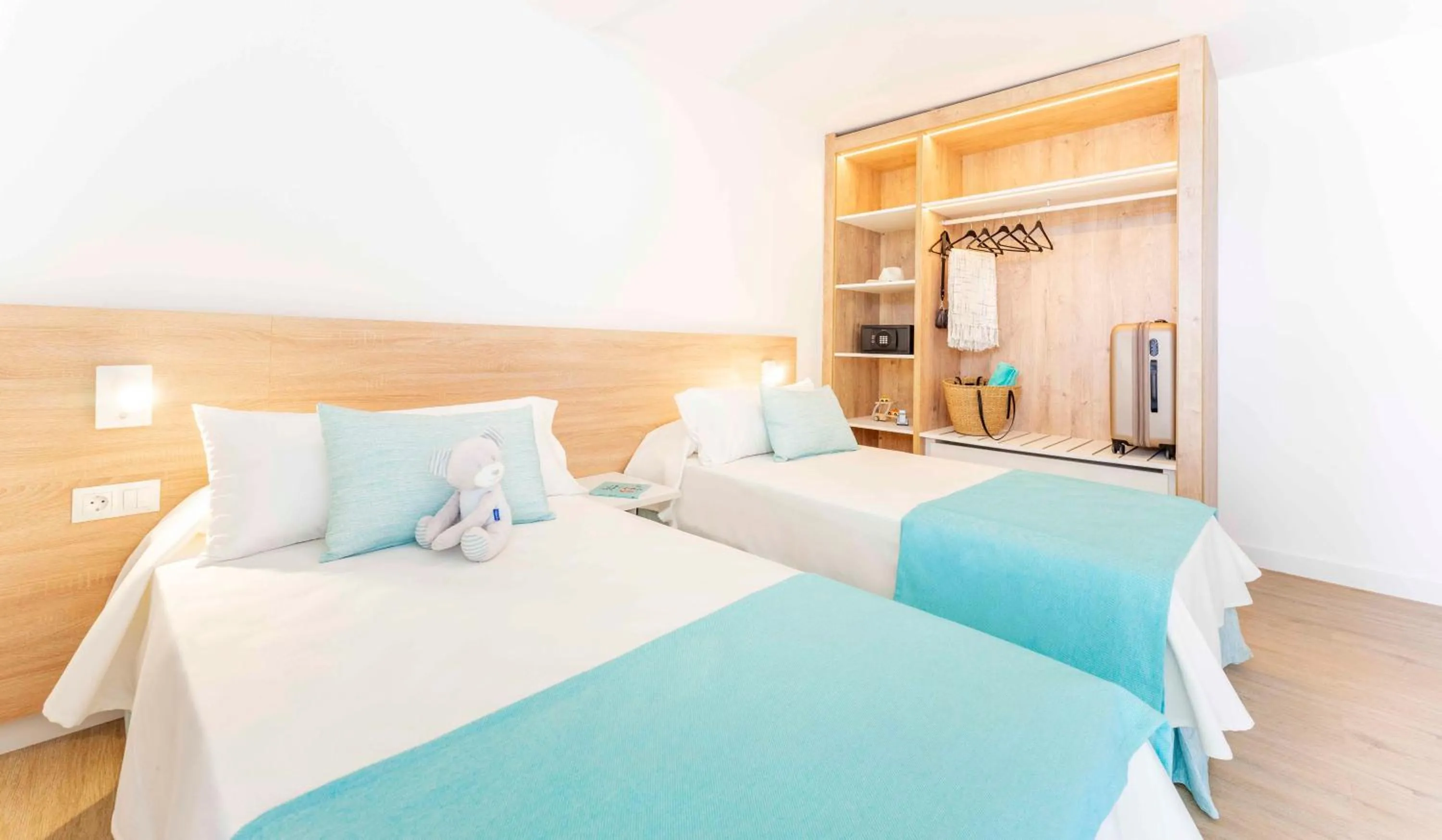 Photo of the whole room, Bed in Ona Alborada