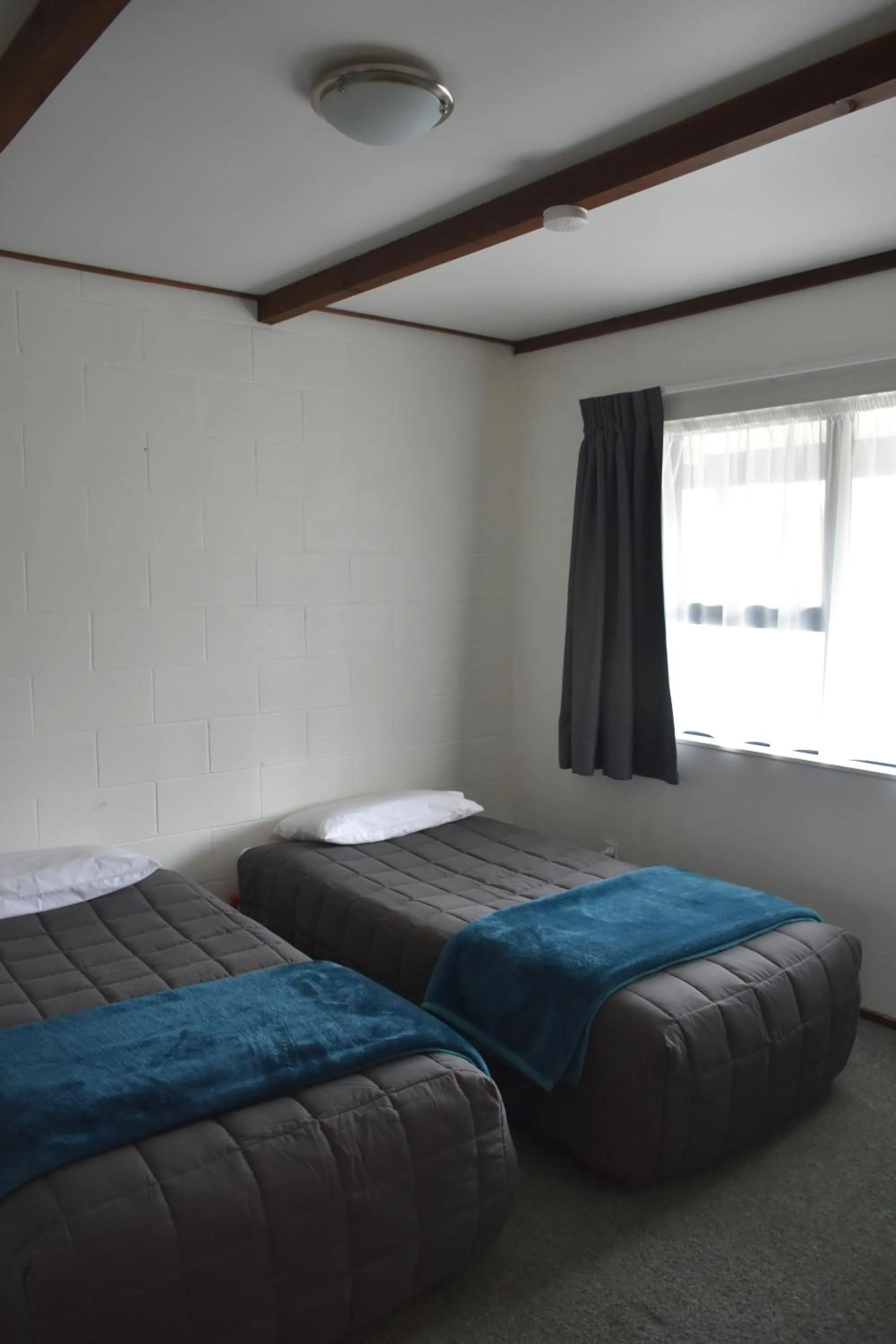 Bedroom, Bed in Mountain Heights Lodge