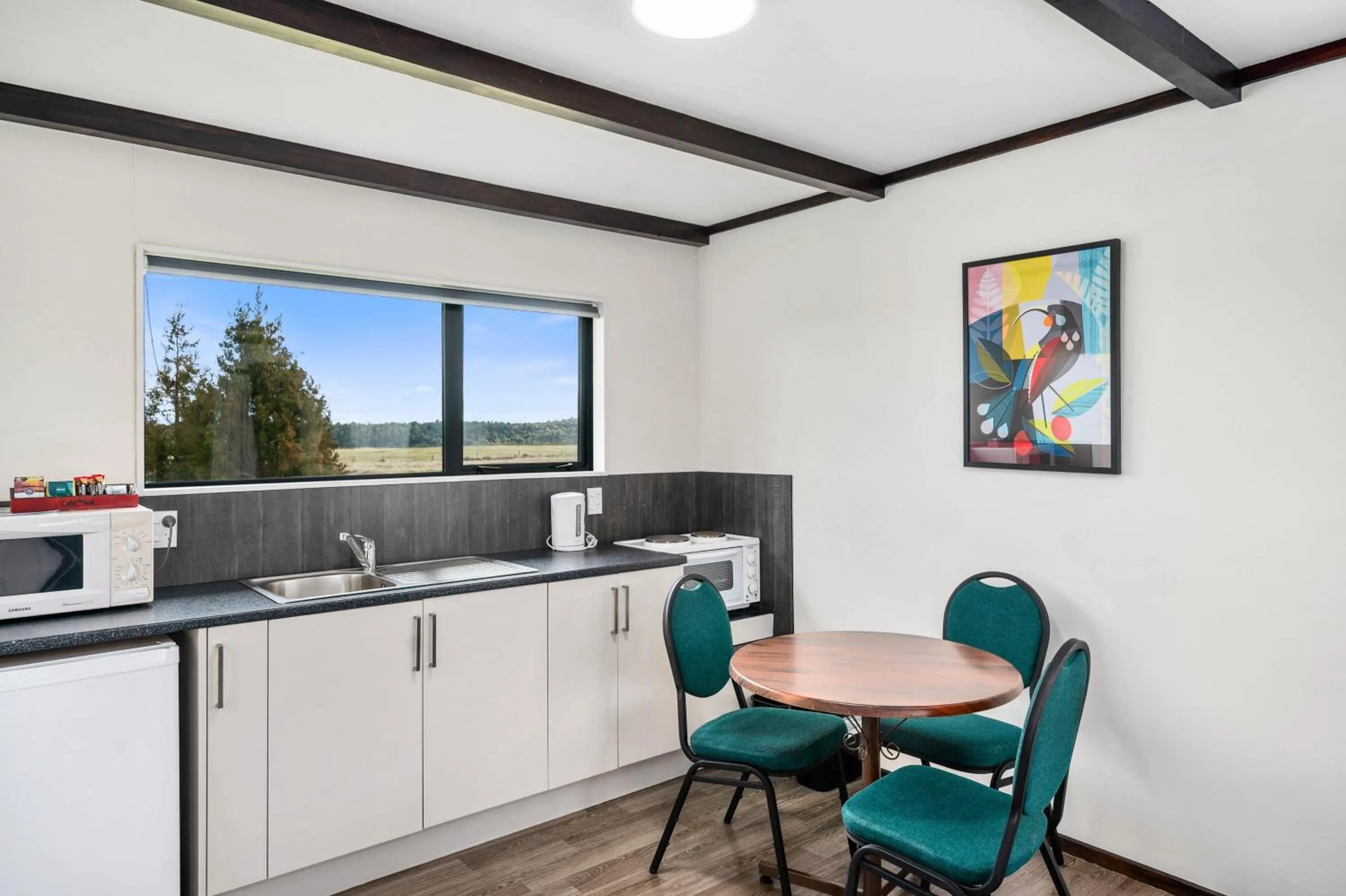 Kitchen or kitchenette in Mountain Heights Lodge