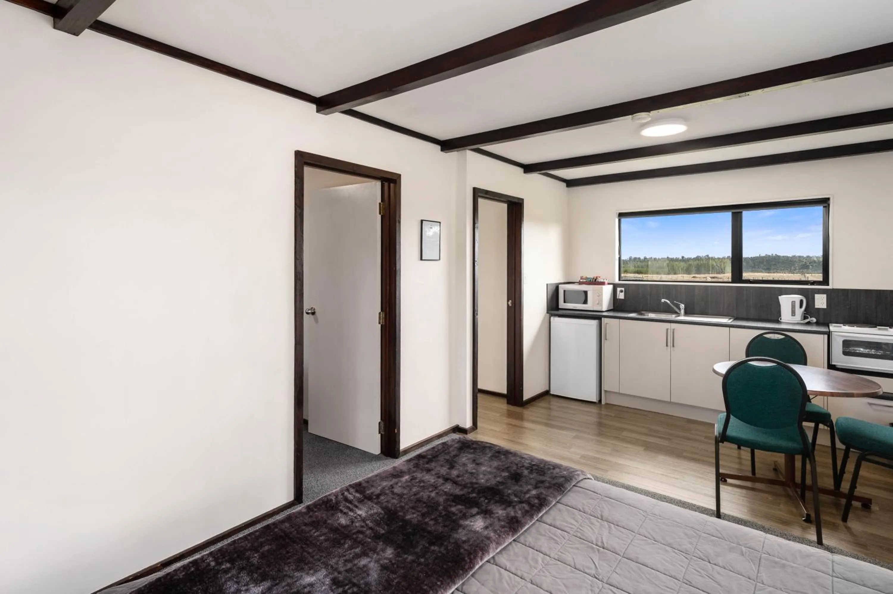 Kitchen or kitchenette in Mountain Heights Lodge