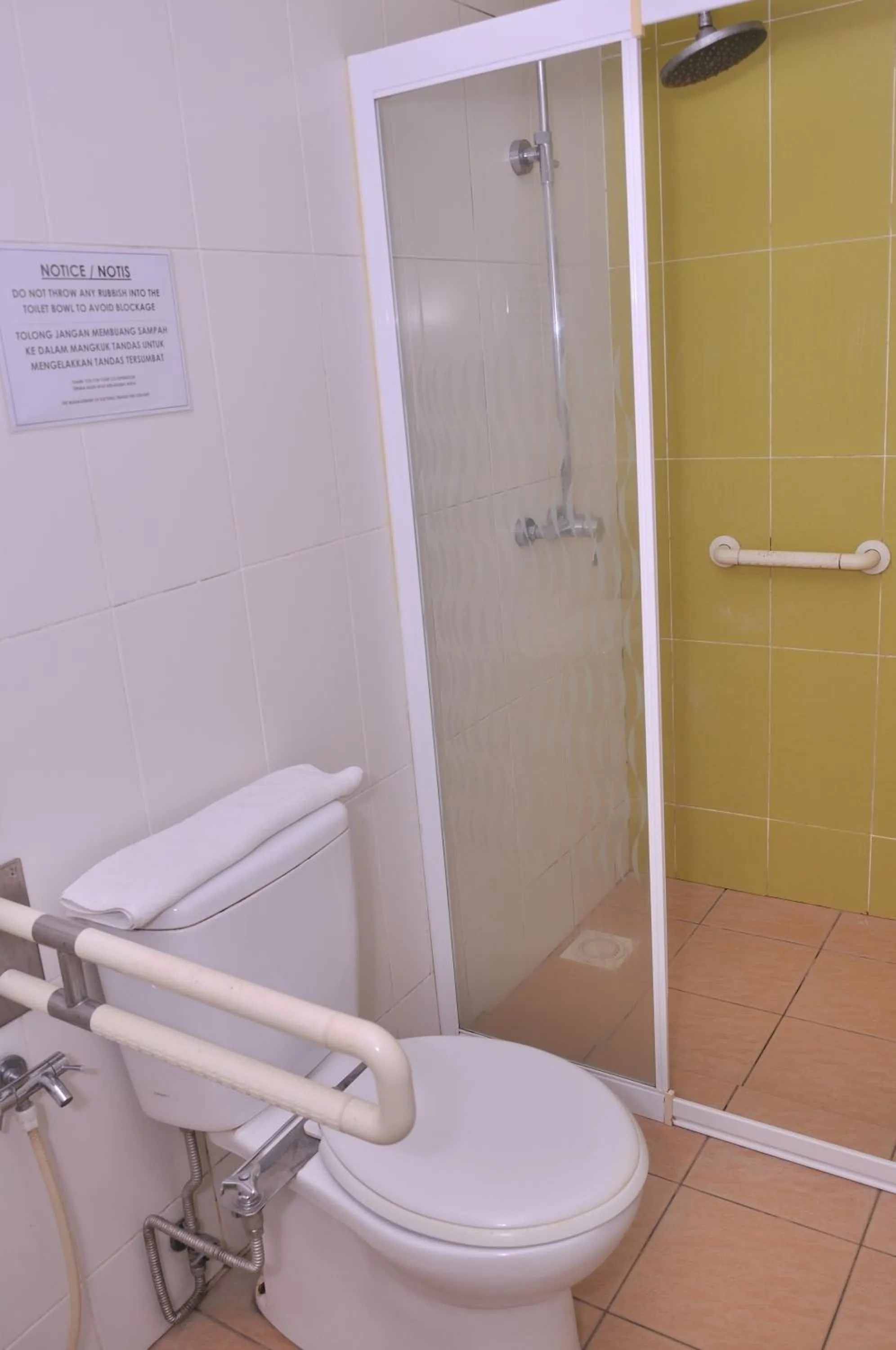 Bathroom in Kuching Transit Inn