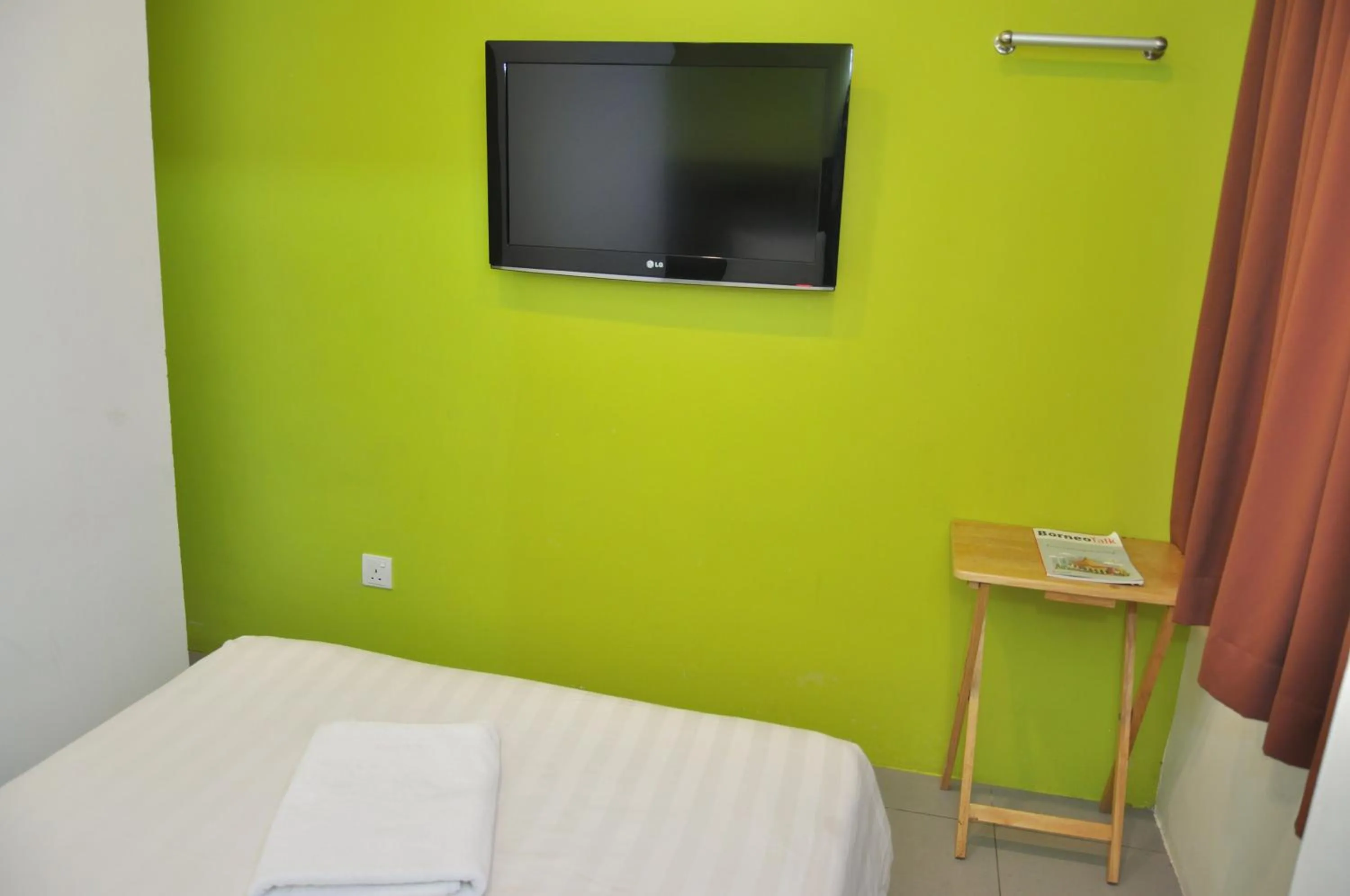 TV and multimedia, Bed in Kuching Transit Inn