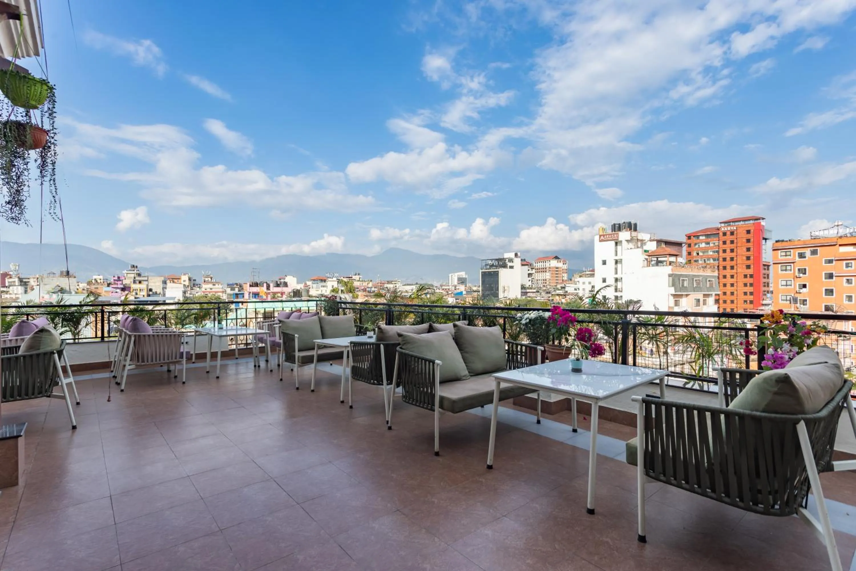 Natural landscape in Timber House by Tara Group