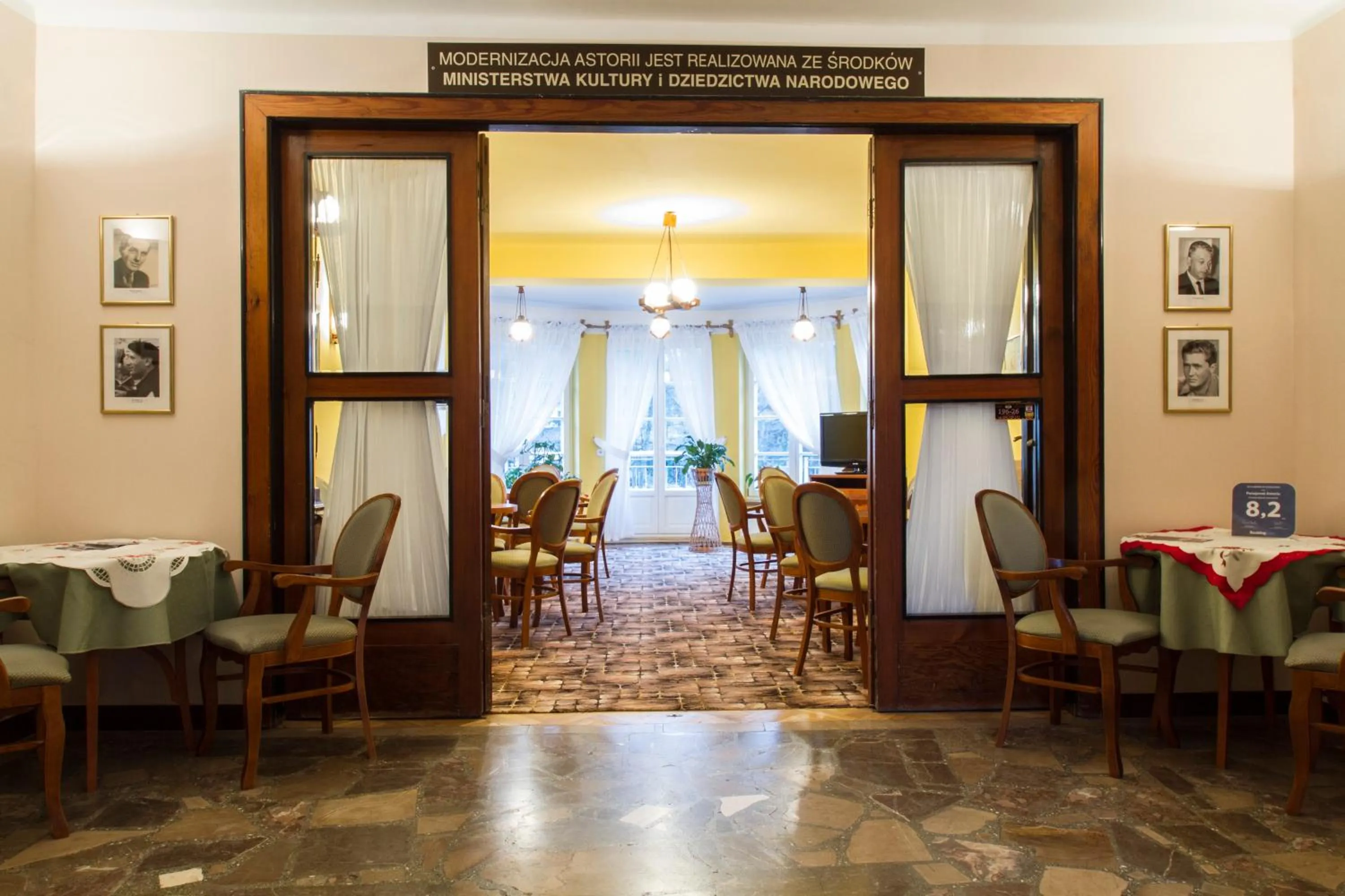 Seating area in Astoria - Willa Literatów