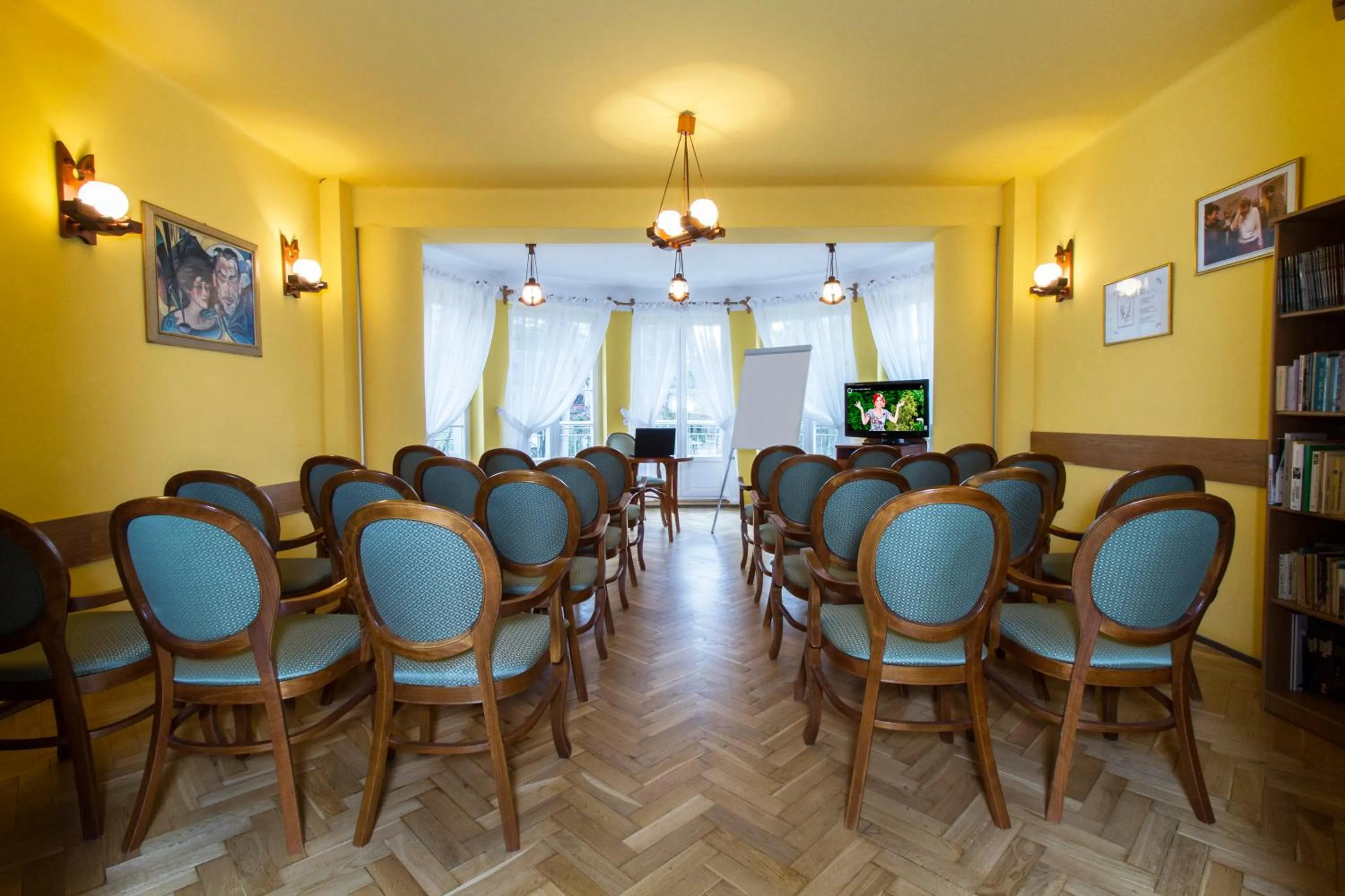 Communal lounge/ TV room in Astoria - Willa Literatów