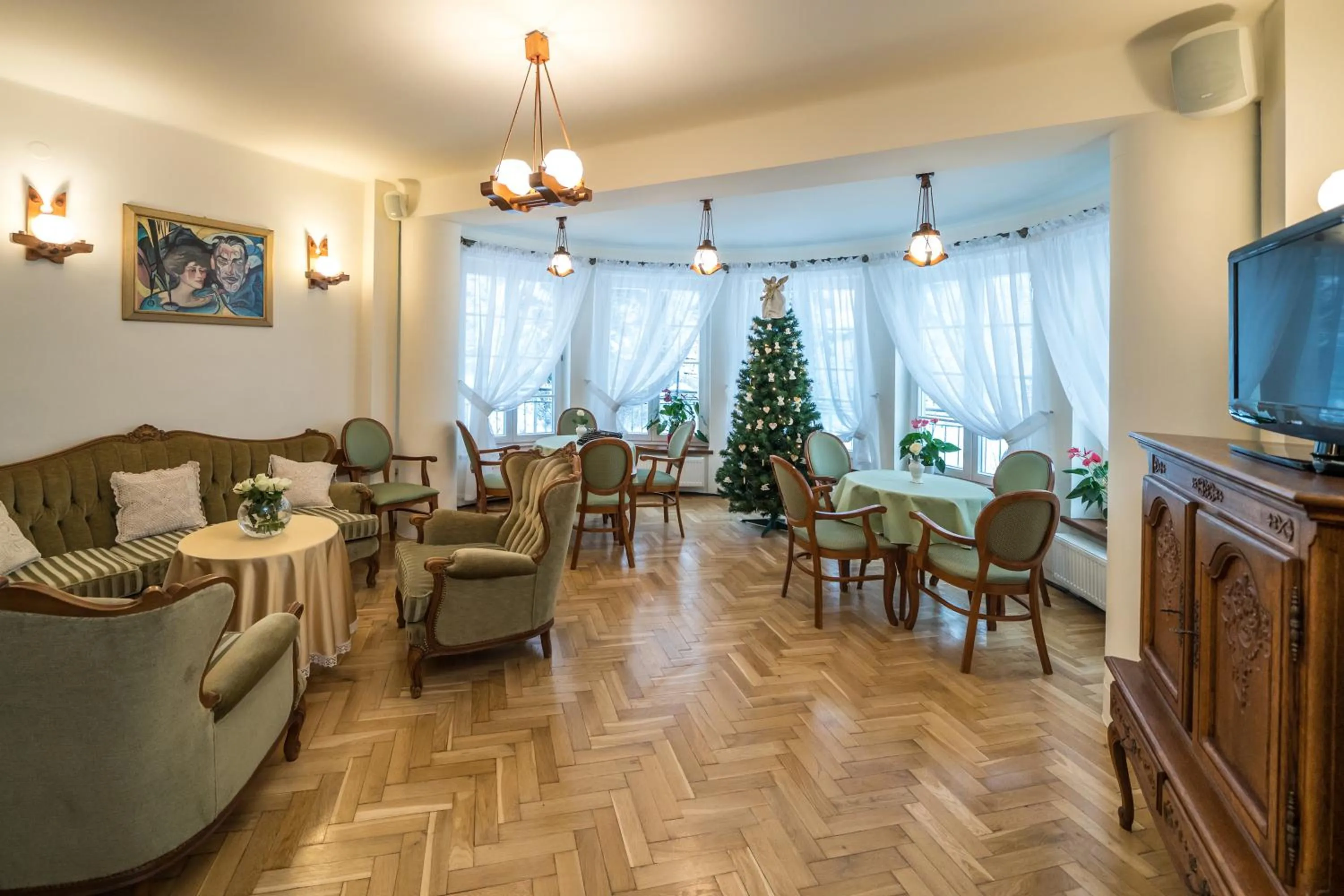 Communal lounge/ TV room in Astoria - Willa Literatów