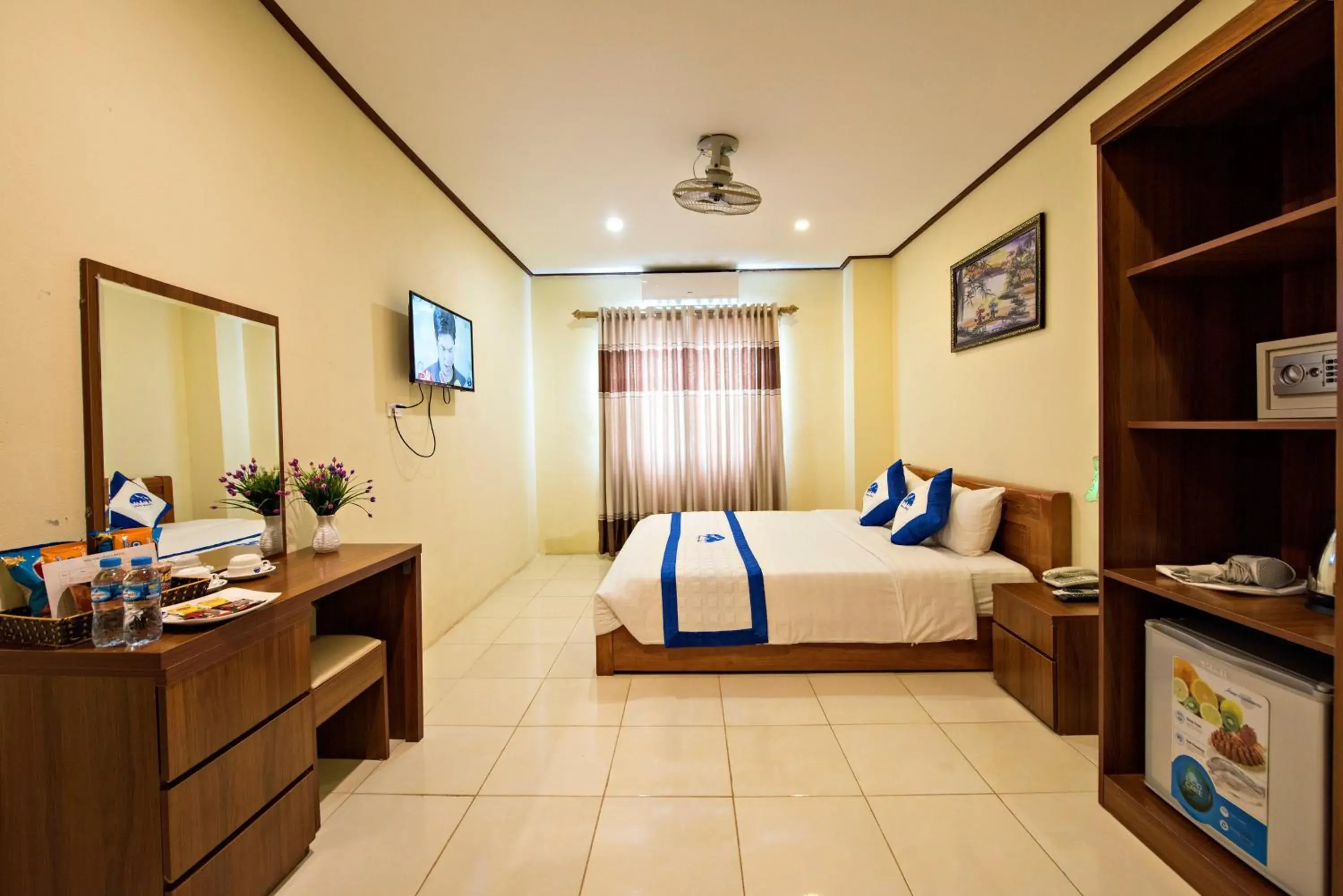 Double Room with Garden View in Annecy Hotel Double Room with Garden View in Annecy Hotel