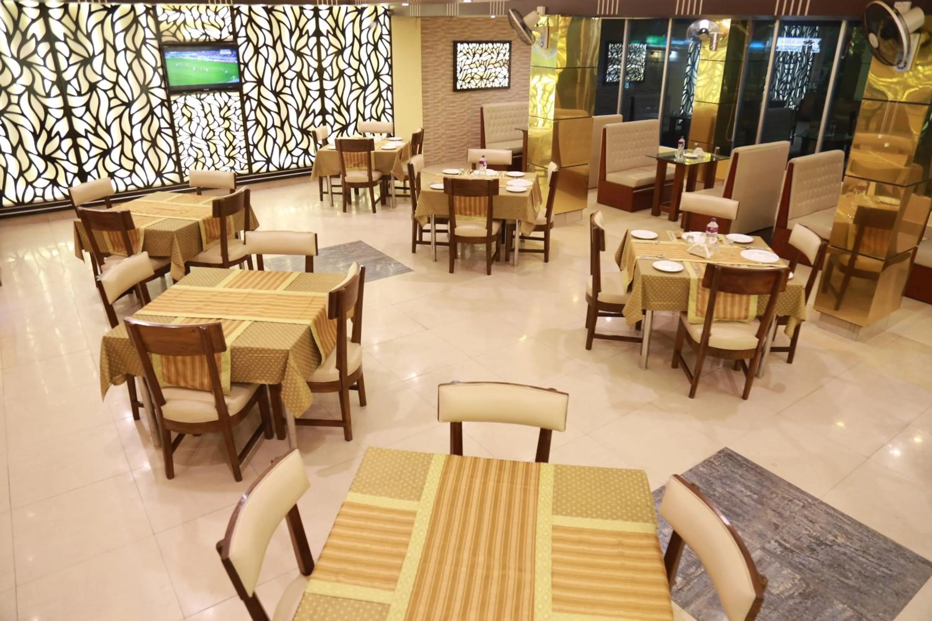 Restaurant/places to eat in Tiger Garden Int Hotel
