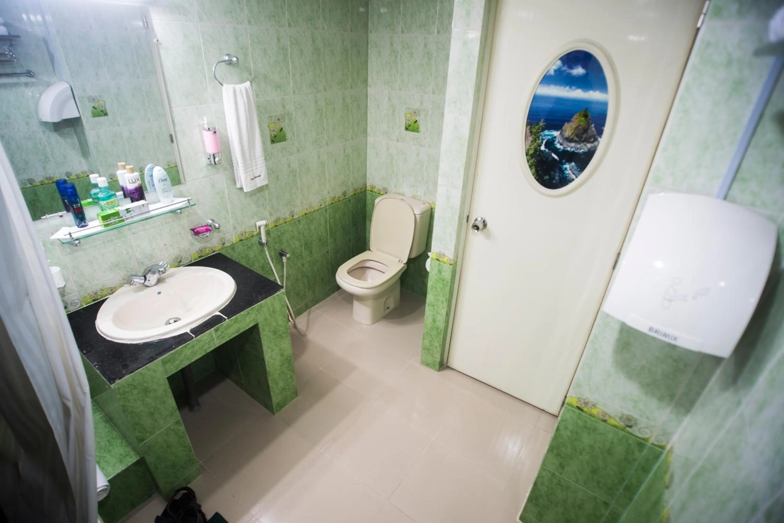 Toilet in Tiger Garden Int Hotel