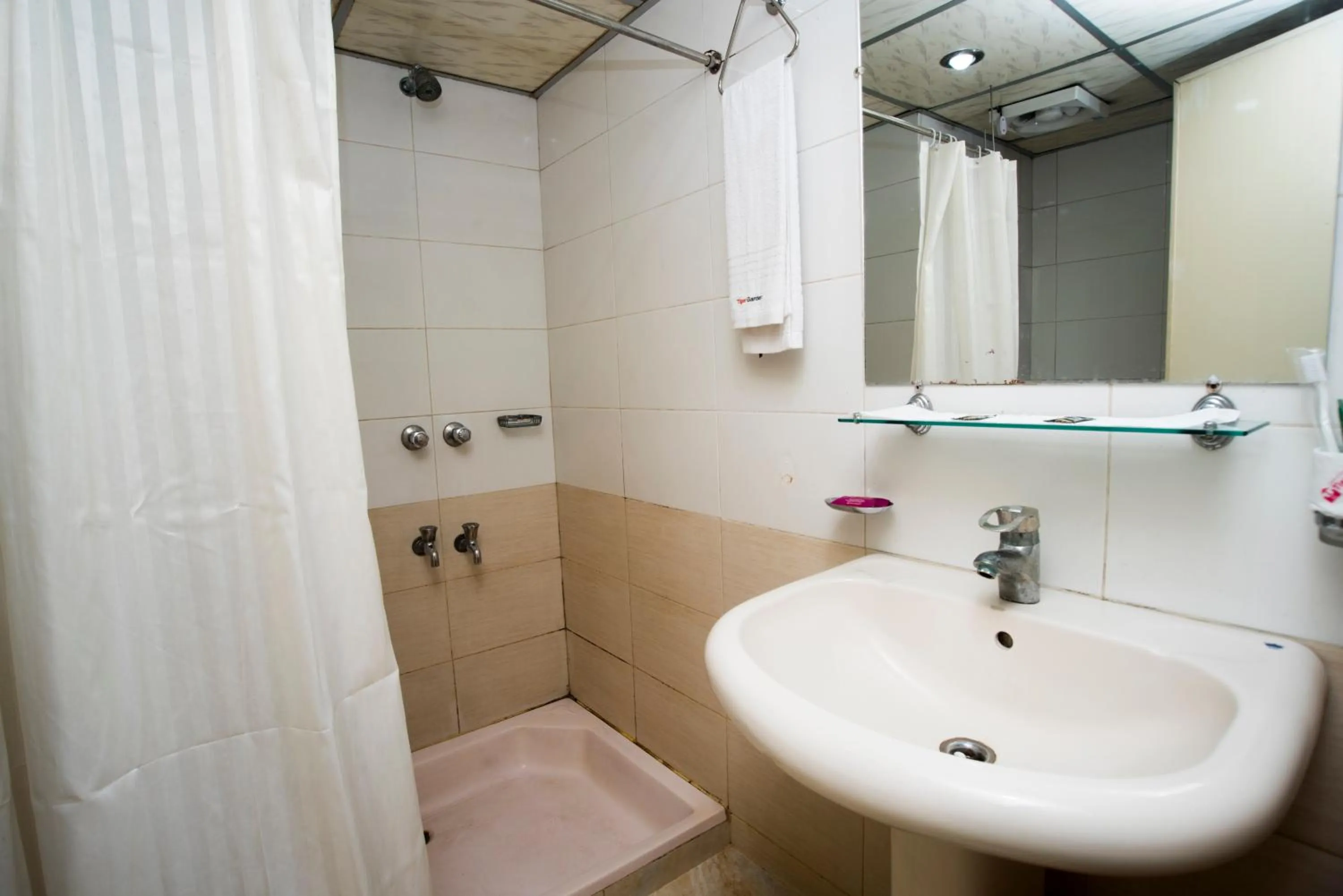 Shower in Tiger Garden Int Hotel