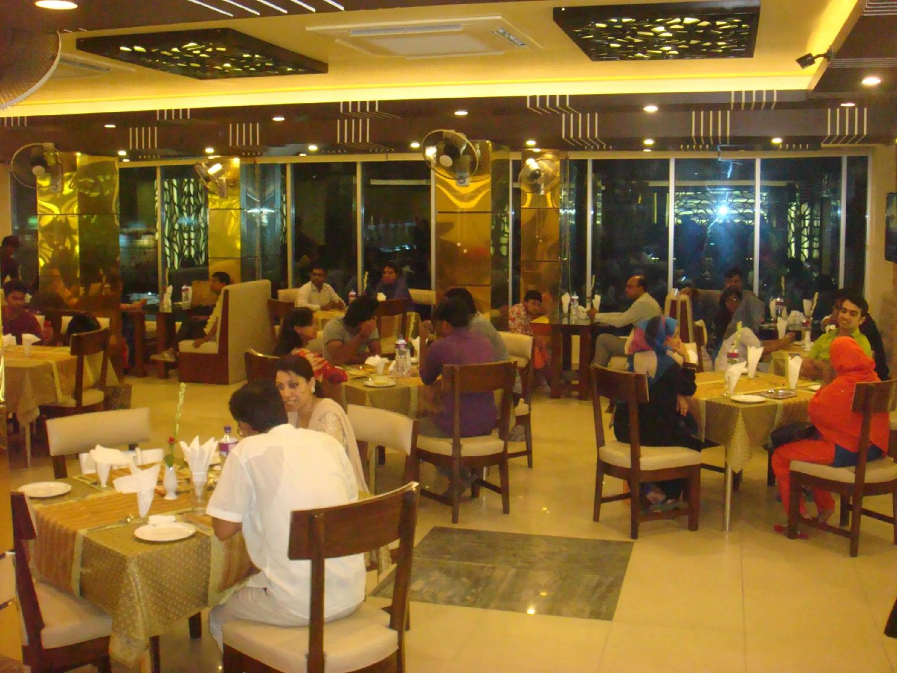 Restaurant/places to eat in Tiger Garden Int Hotel