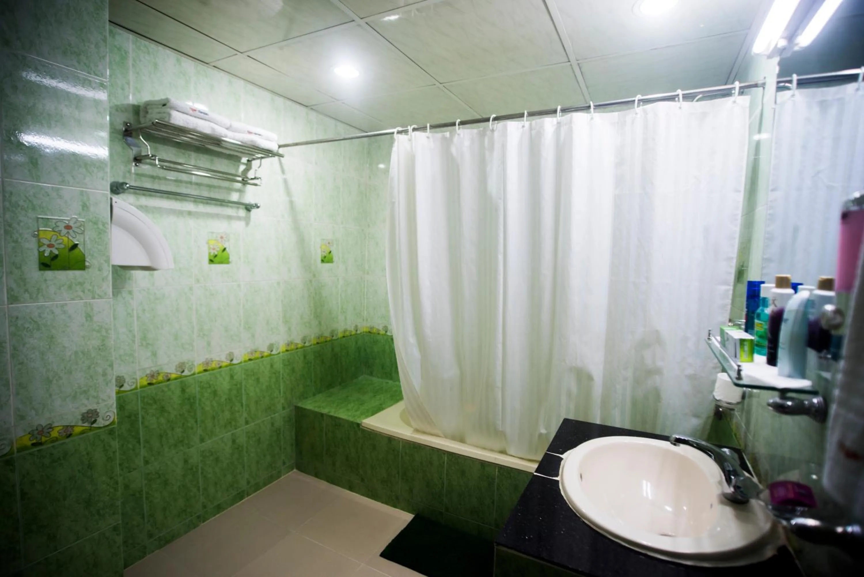 Bath in Tiger Garden Int Hotel