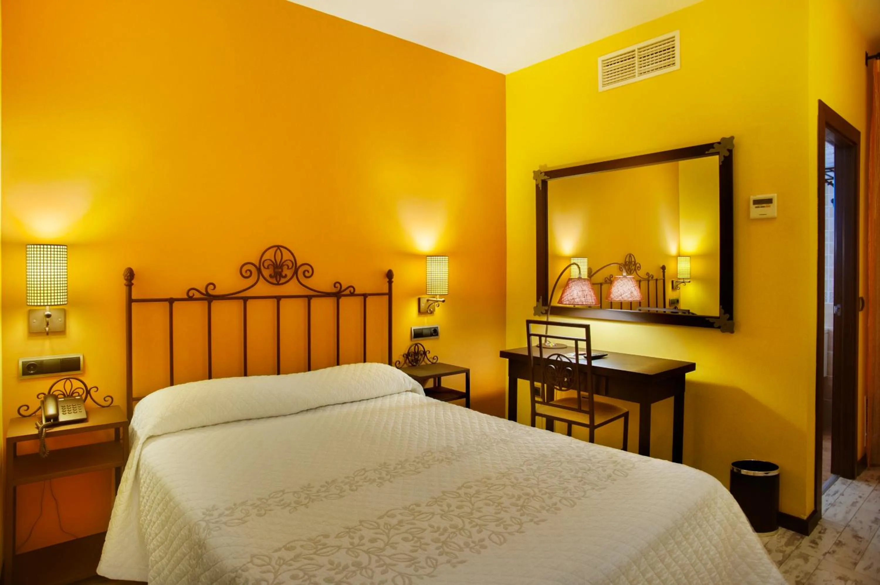 Photo of the whole room, Bed in Hotel Moya