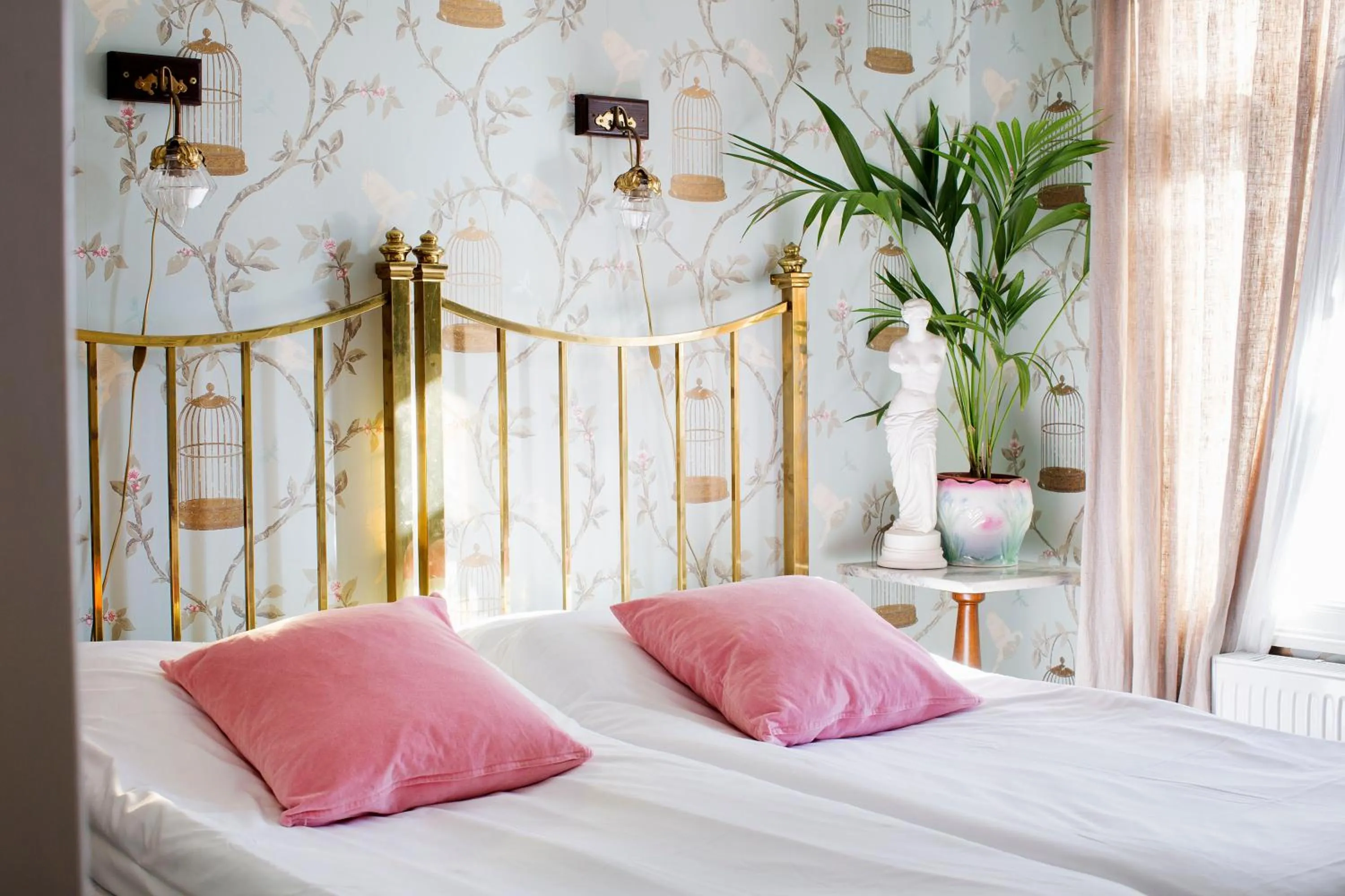 Bed in Strandflickornas Havshotell Lysekil