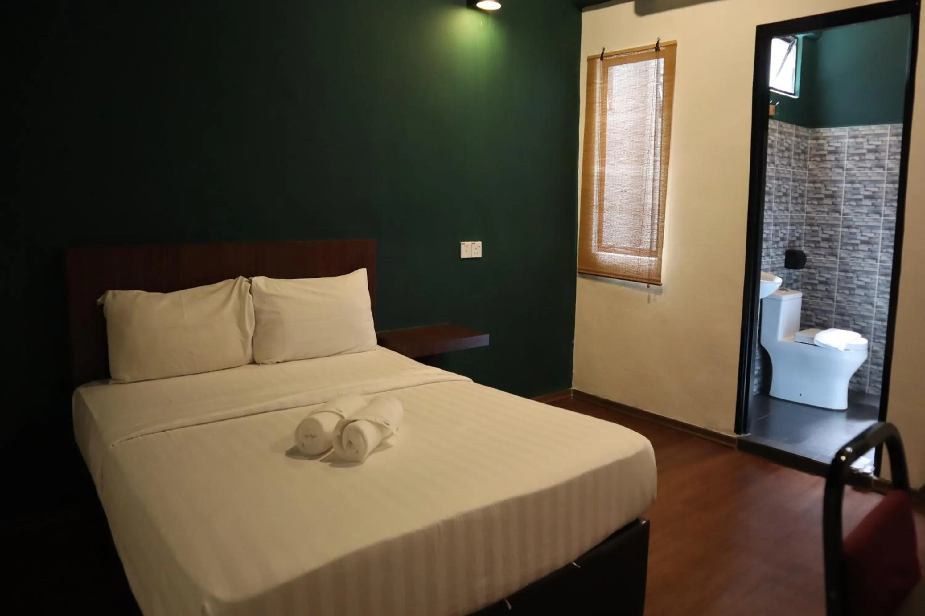 Bed in Room V at Kluang Parade Near Bus Stop Kluang