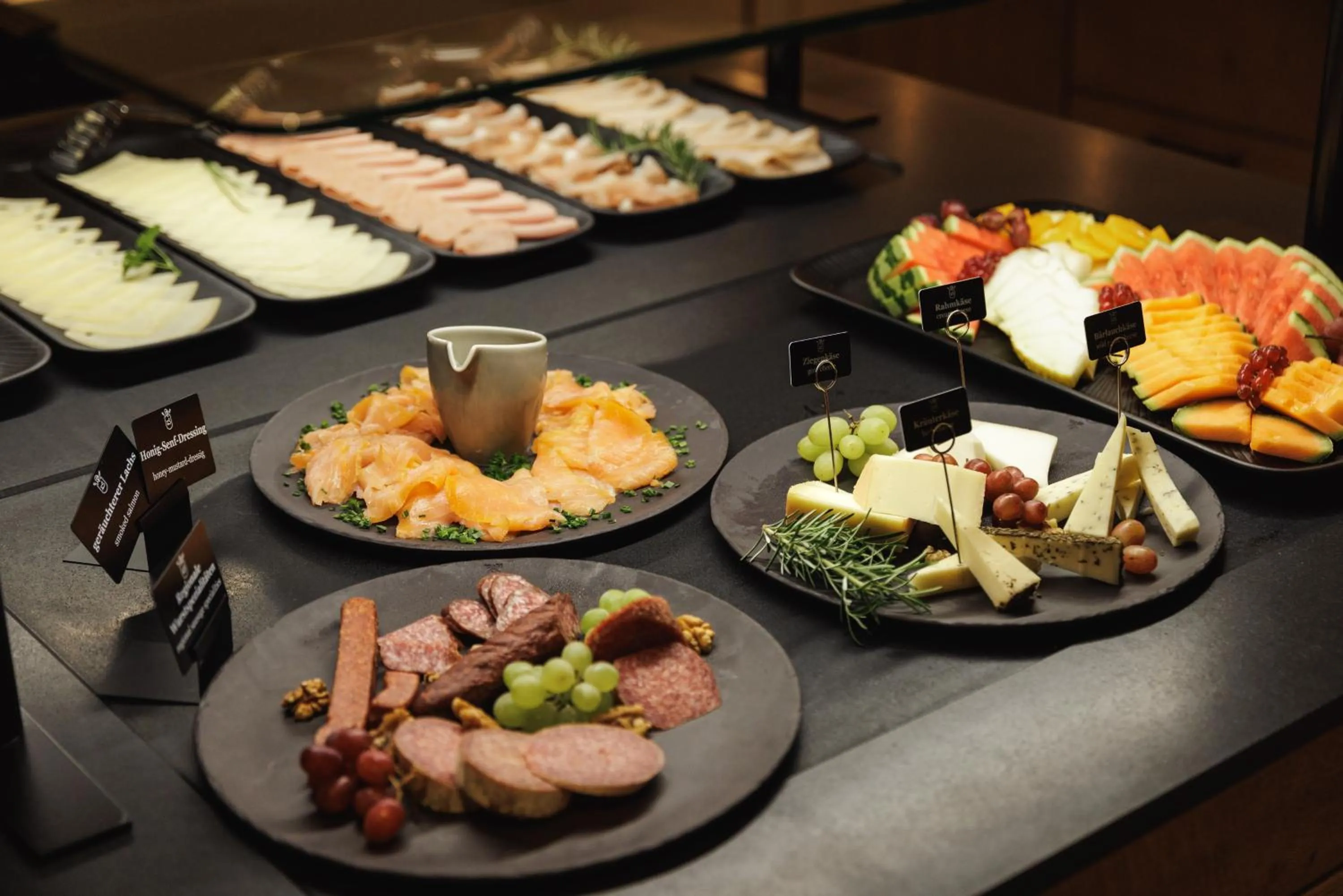 Restaurant/places to eat in PACHMAIR 1453 apart resort