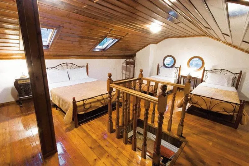 Photo of the whole room, Bed in Villa Kastanodasos