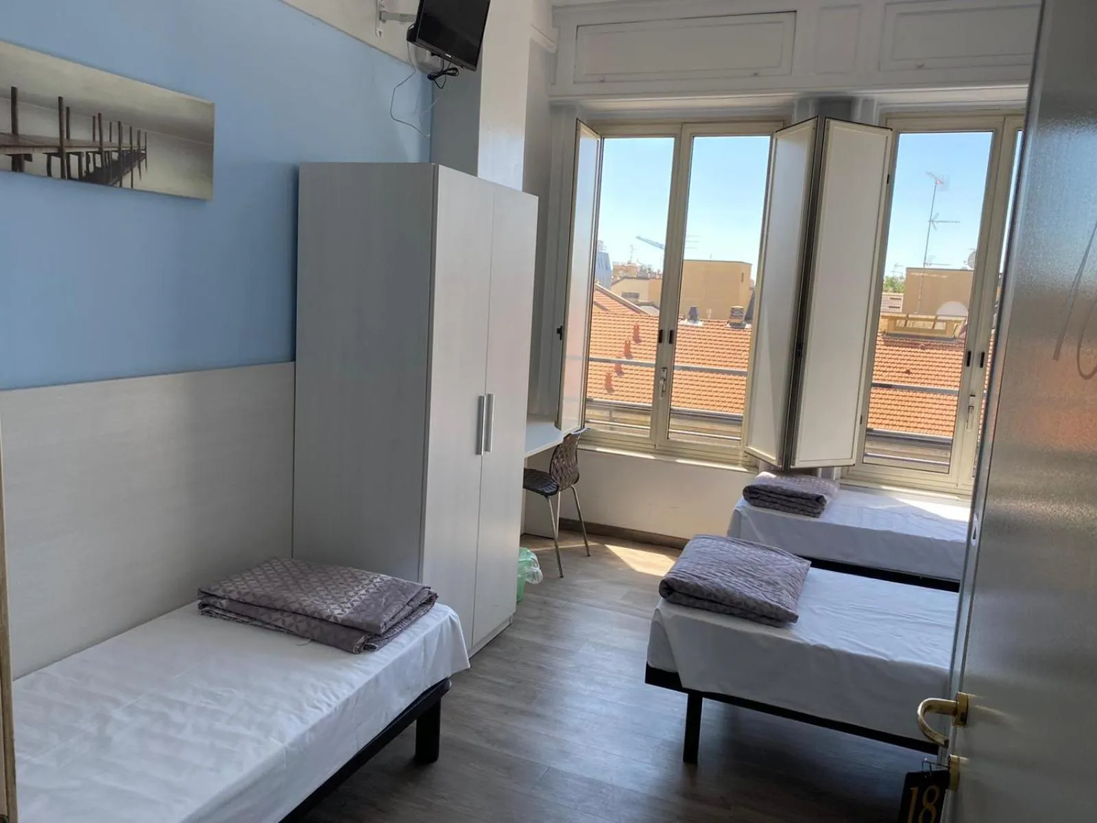 Photo of the whole room, Bed in Hotel Kennedy