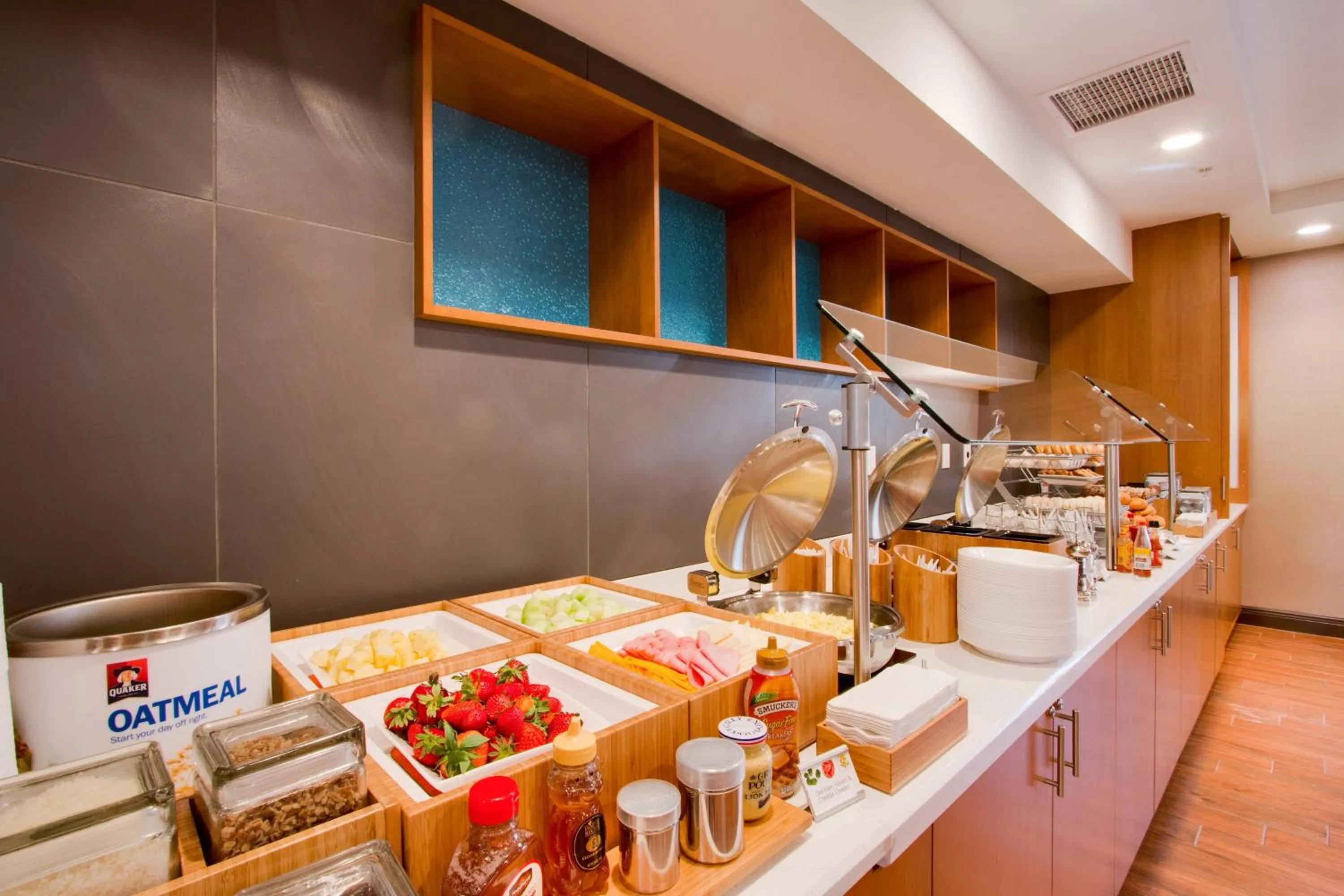 Breakfast in SpringHill Suites by Marriott Orlando Lake Buena Vista South