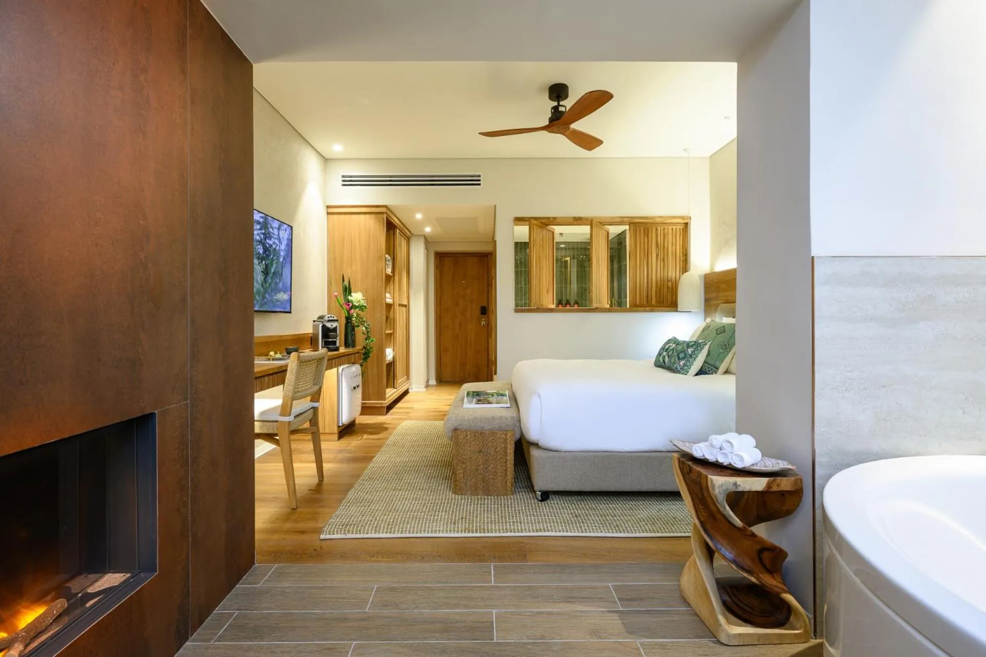 Living room, Bed in Hotel Canaan - Fattal Limited Edition