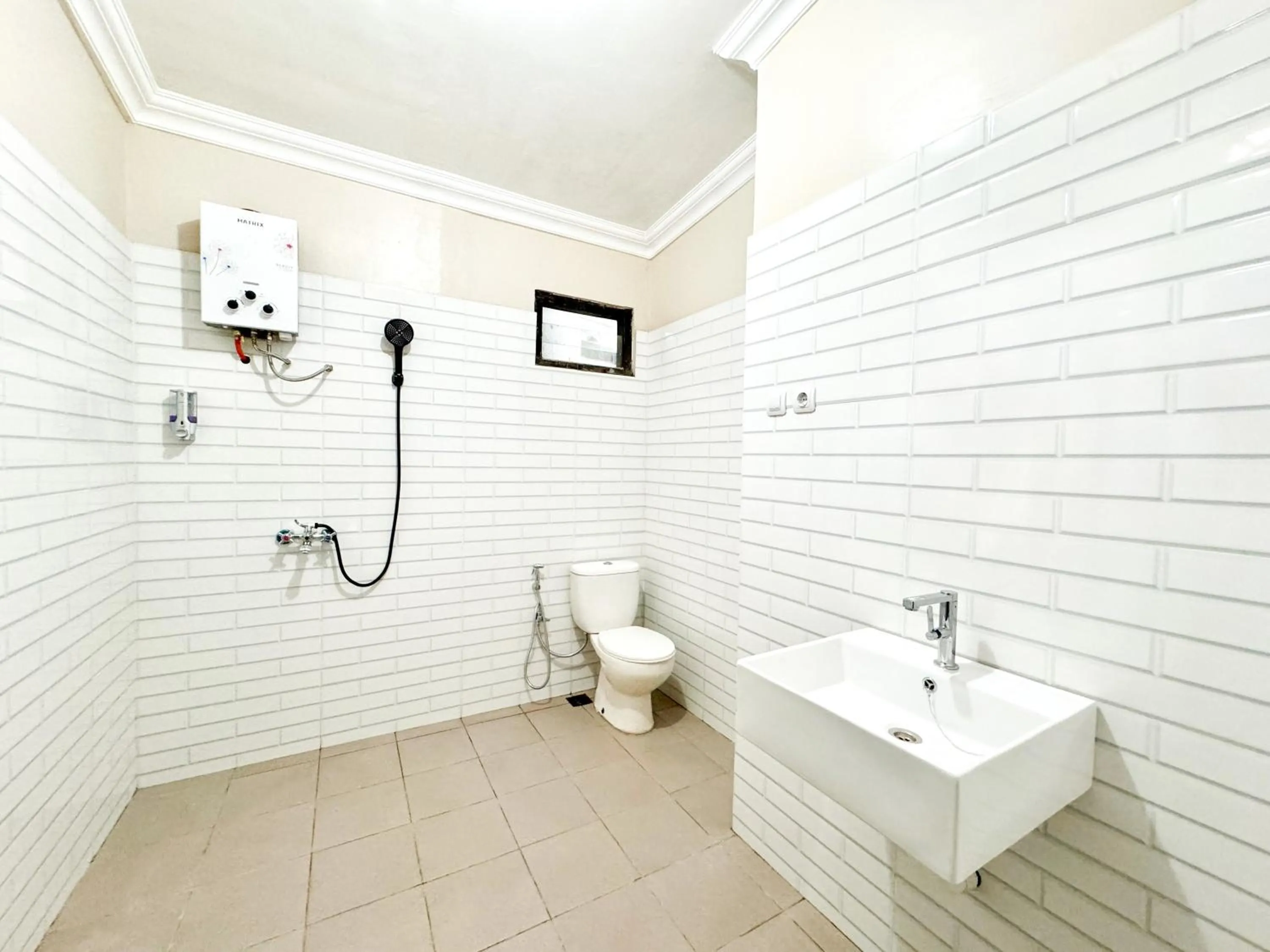 Bathroom in OWK Homestay Syariah Mitra RedDoorz Wonosobo