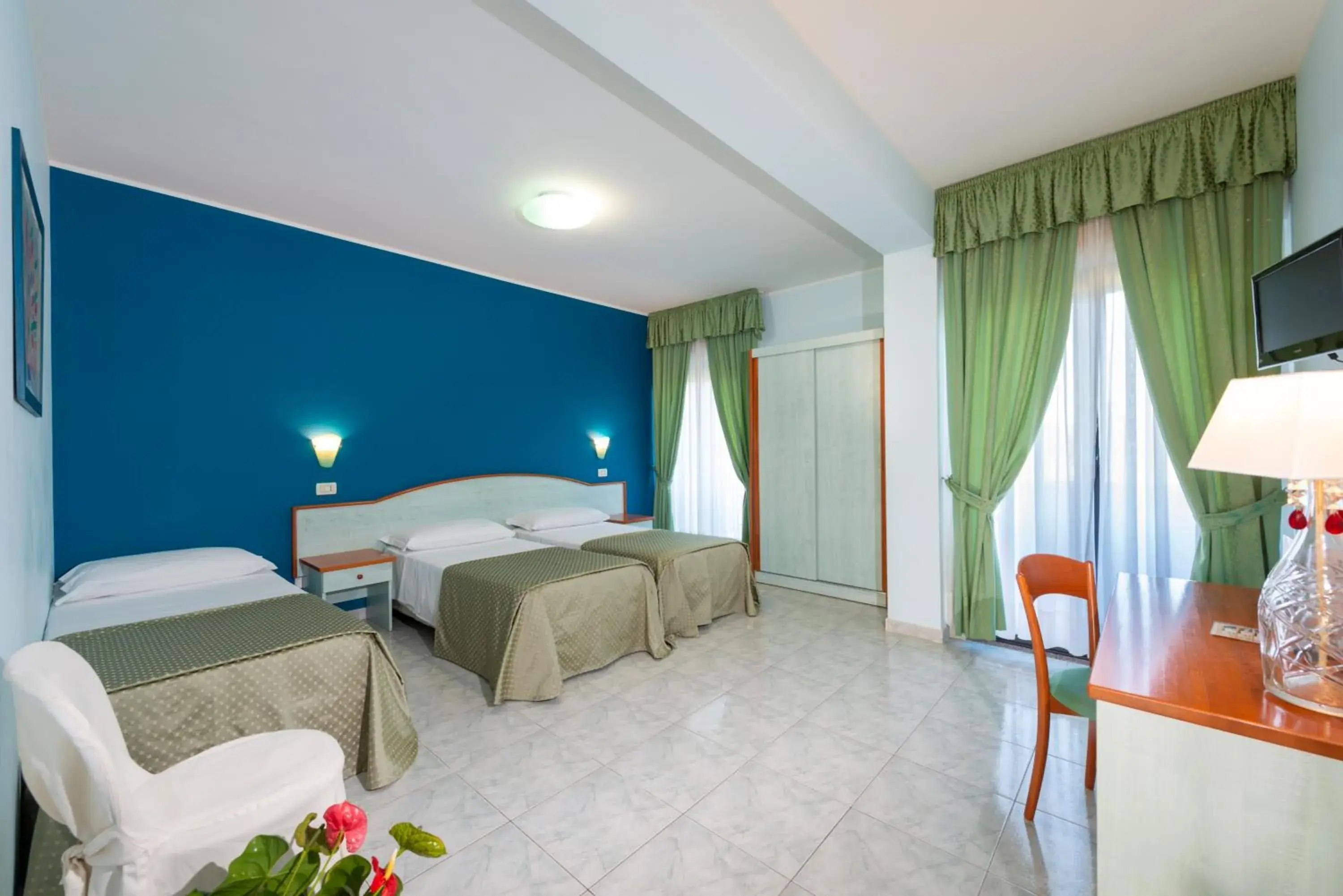 Standard Triple Room in Atlantis Palace Hotel Standard Triple Room in Atlantis Palace Hotel