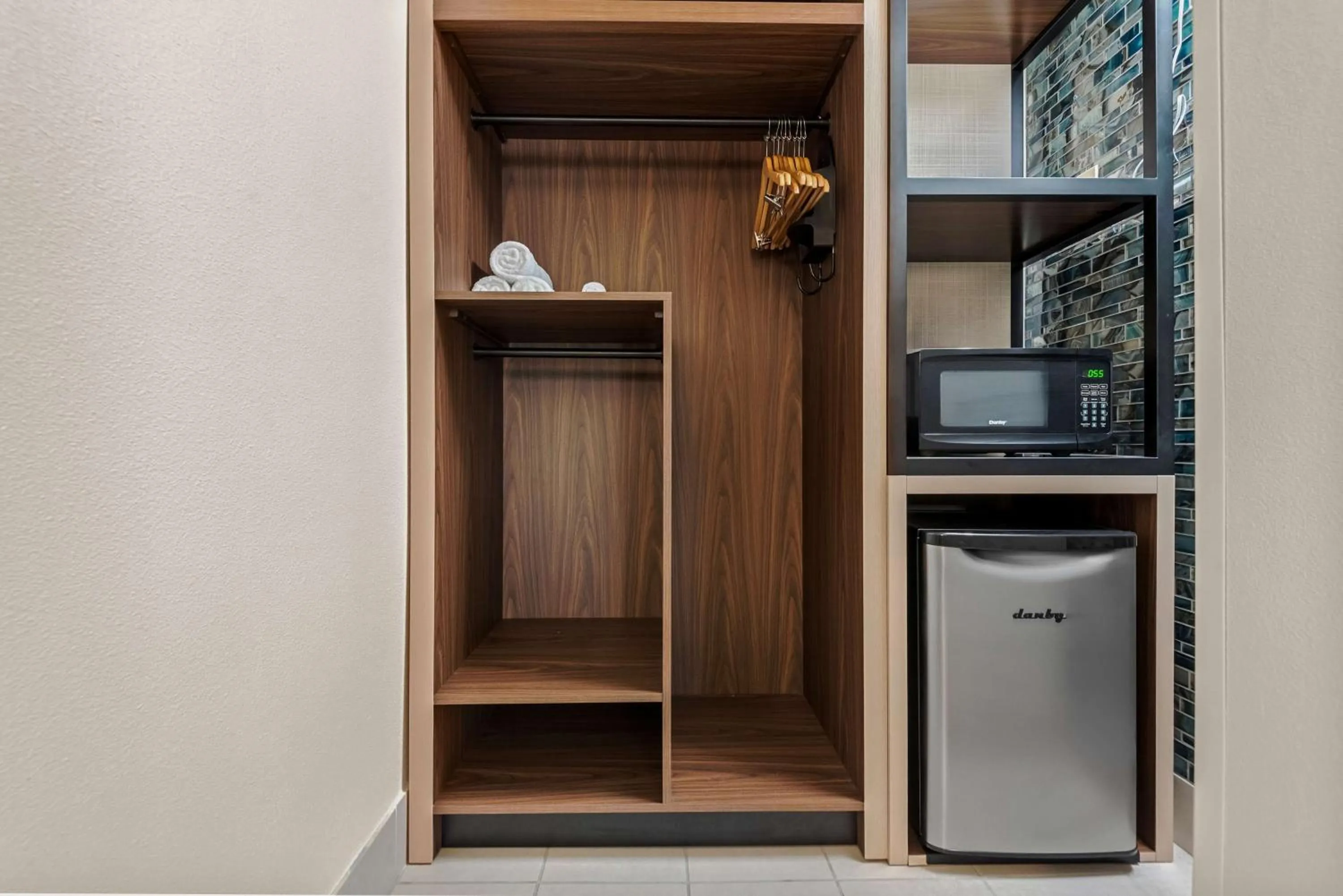 Bedroom in Best Western Seaway Inn