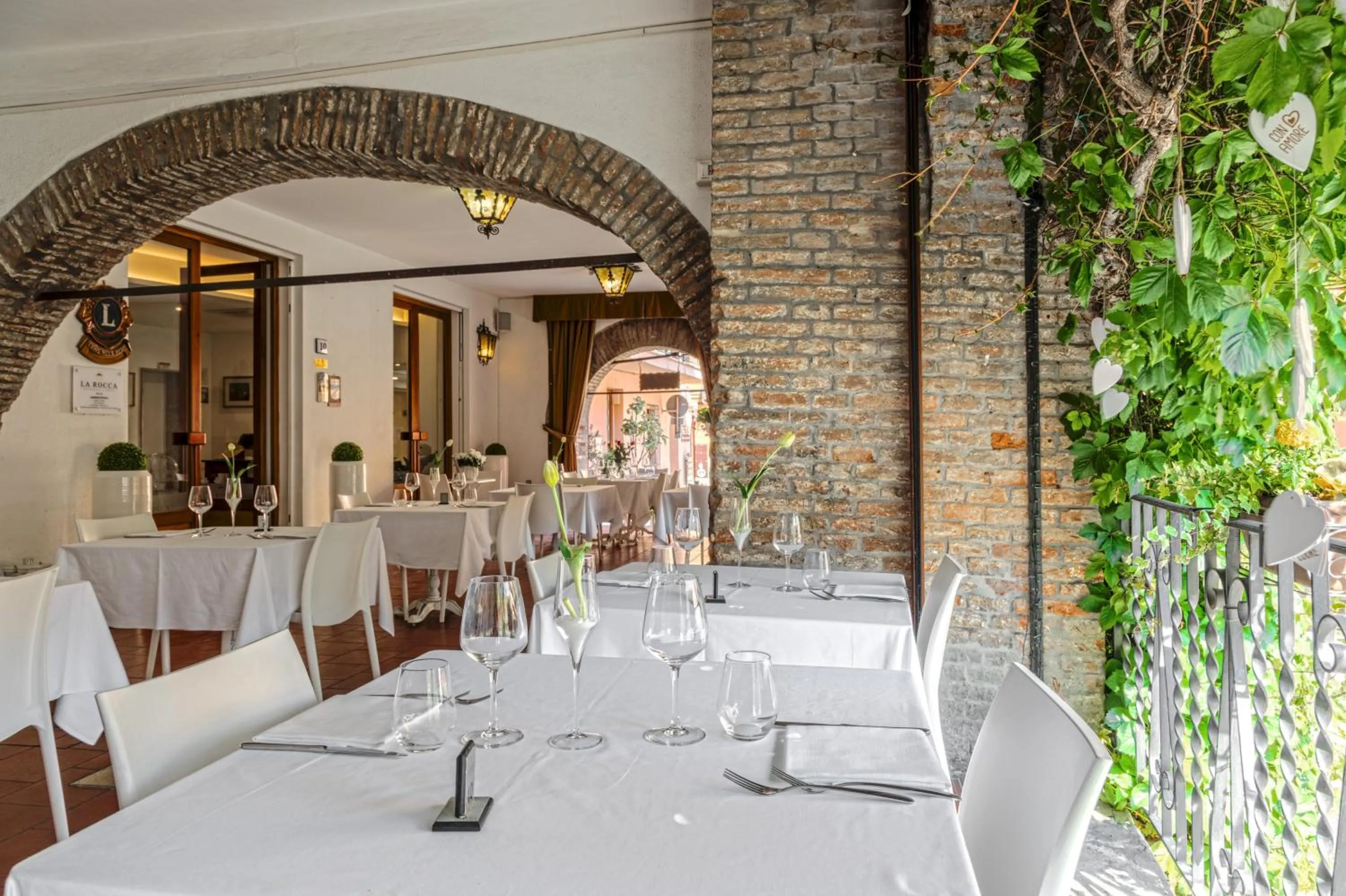 Restaurant/places to eat in Albergo La Rocca