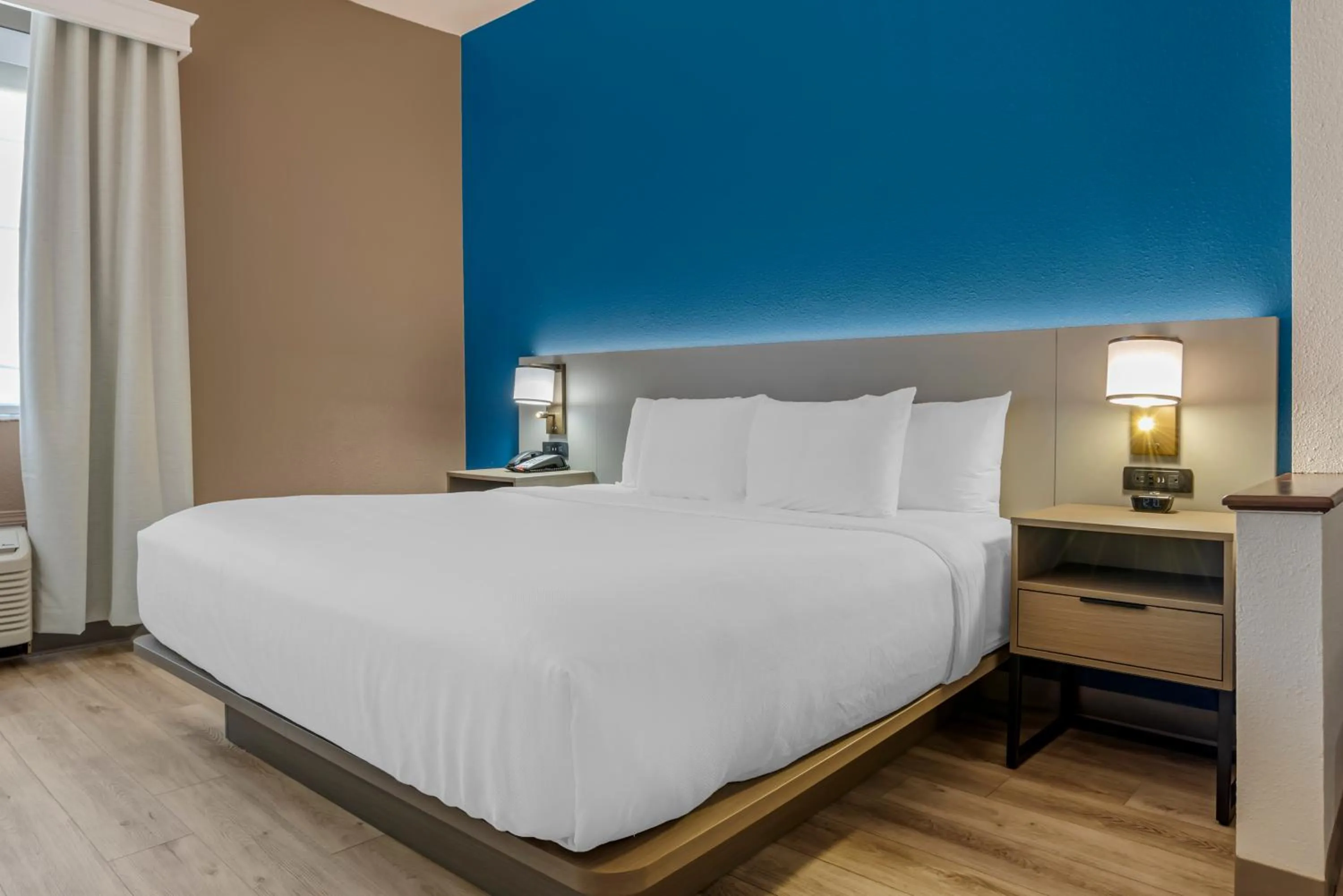 Bed in Comfort Suites Hattiesburg near University