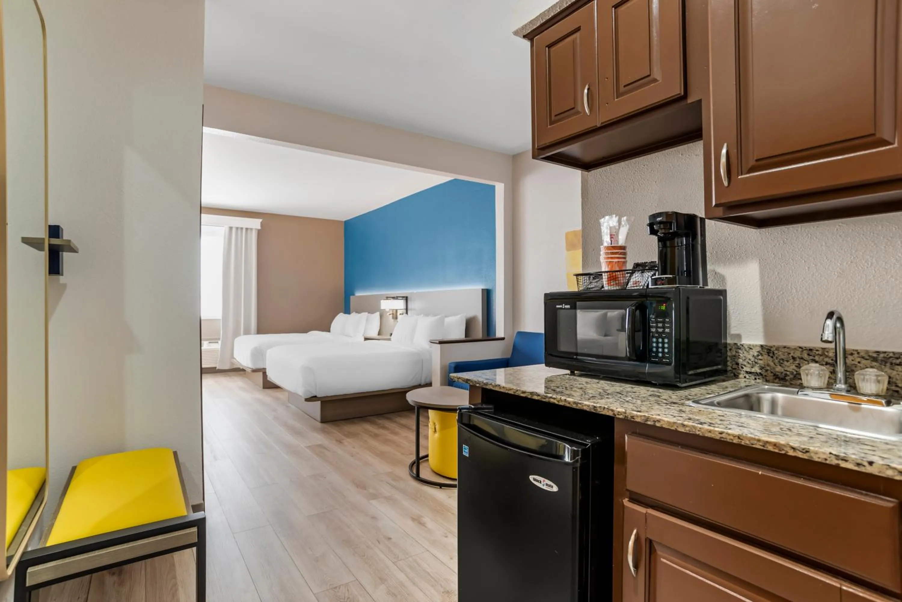 Kitchen or kitchenette in Comfort Suites Hattiesburg near University