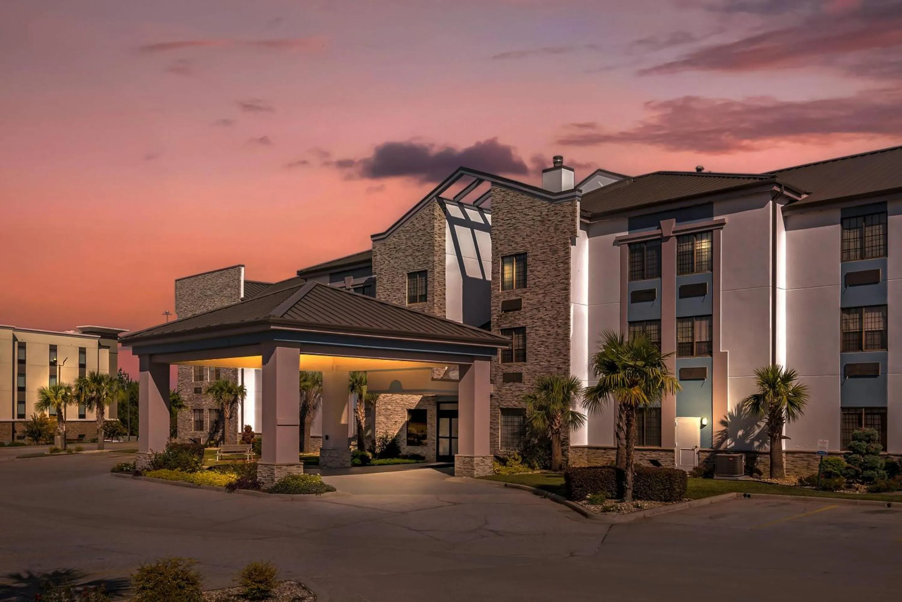 Property building in Comfort Suites Hattiesburg near University