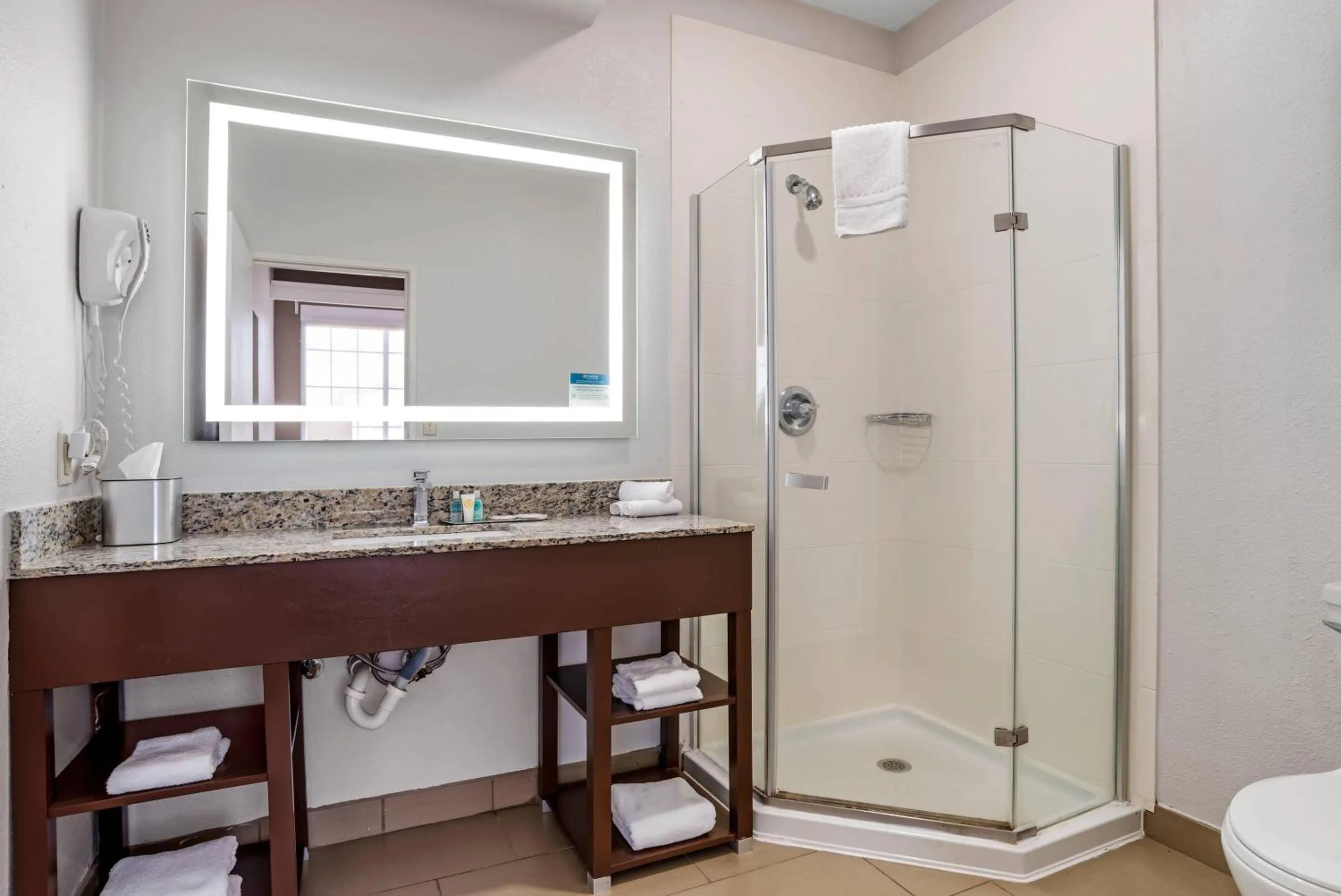 Bedroom in Comfort Suites Hattiesburg near University