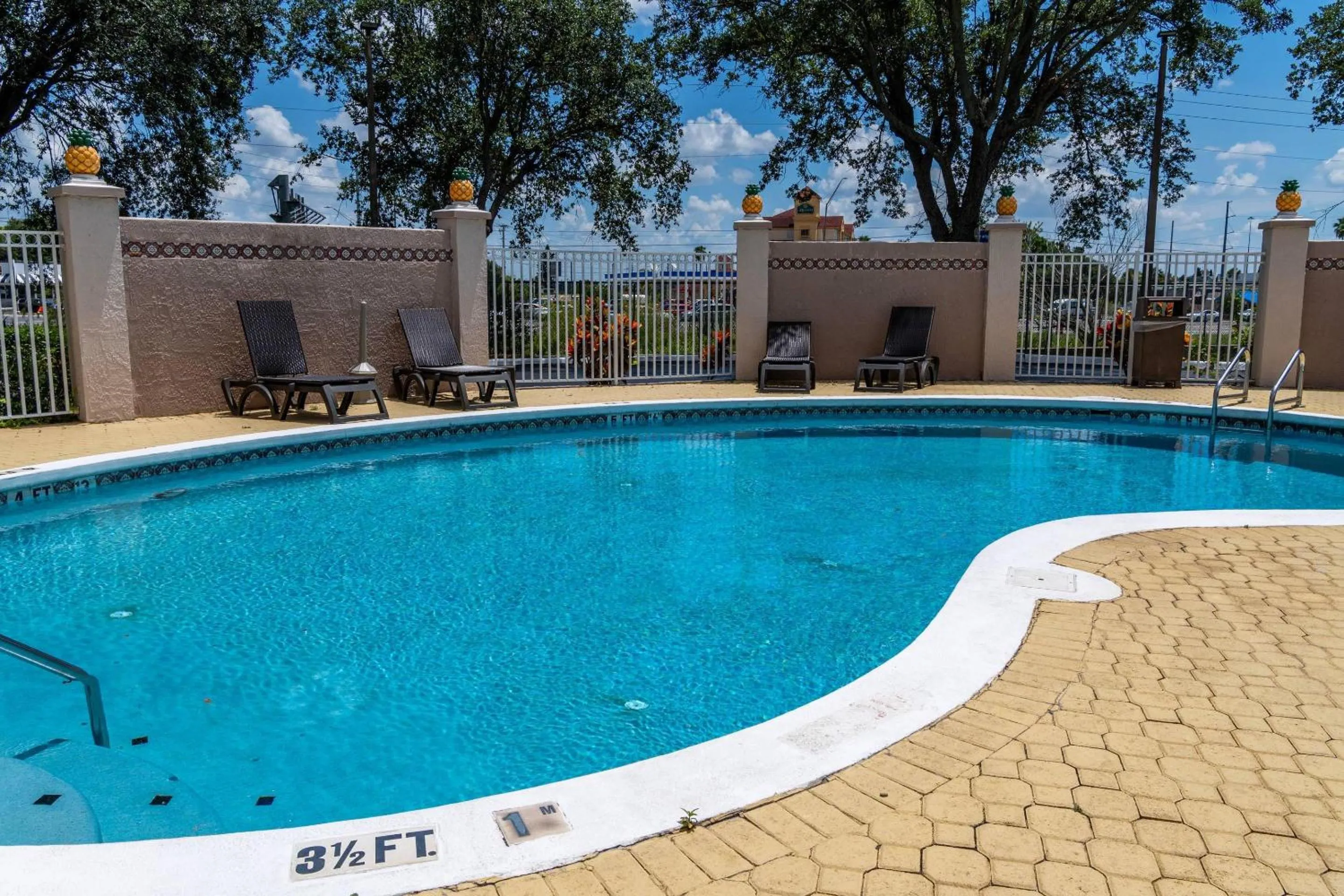 Swimming pool in Comfort Inn & Suites Lakeland North I-4