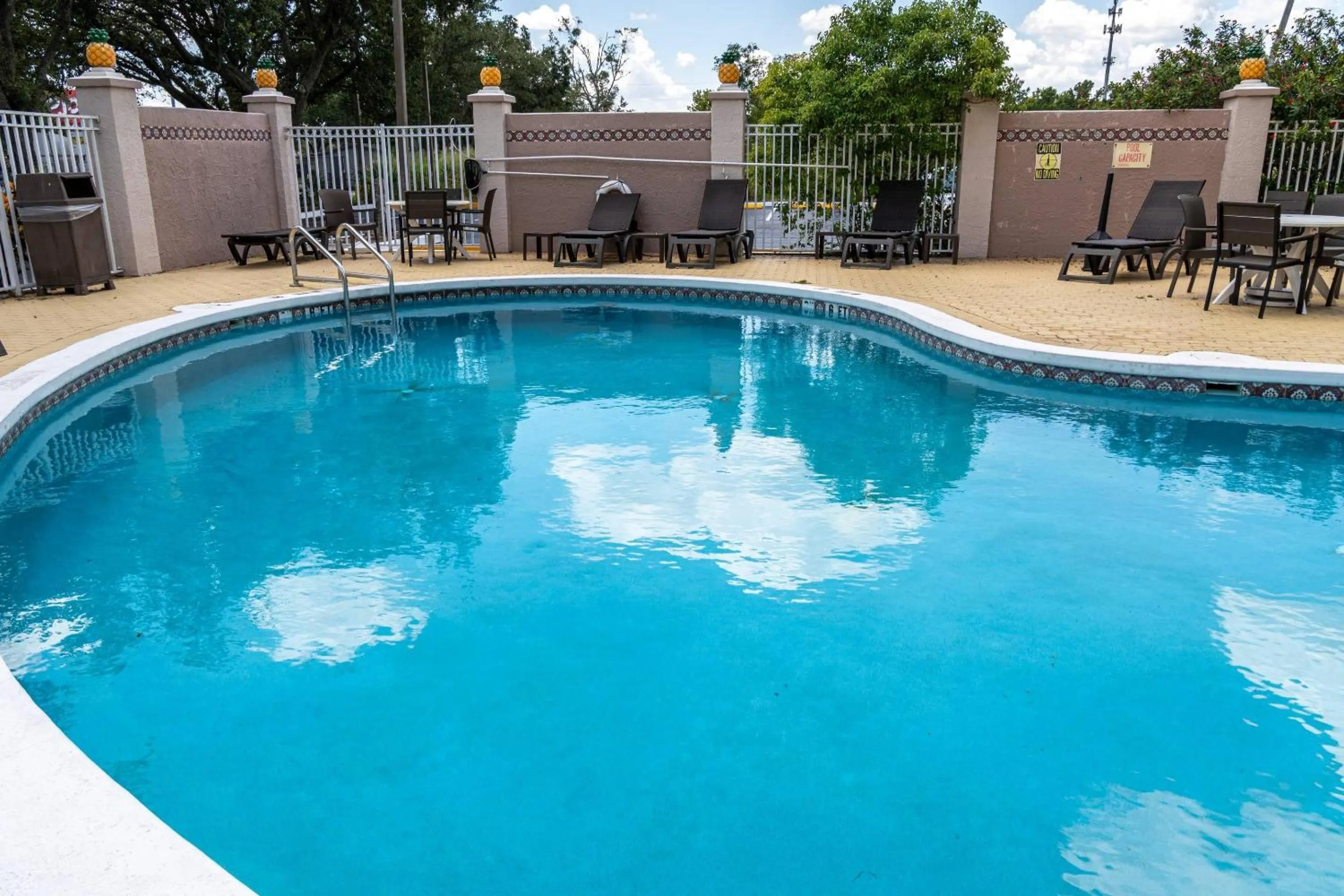 Swimming pool in Comfort Inn & Suites Lakeland North I-4