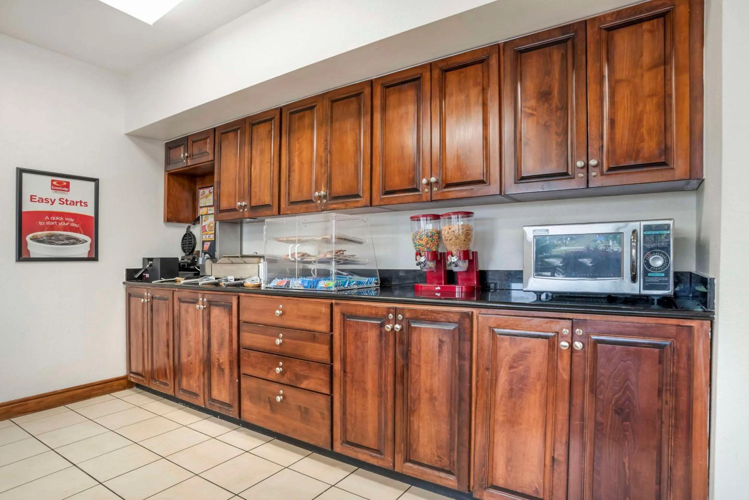 Breakfast in Econo Lodge Moss Point - Pascagoula