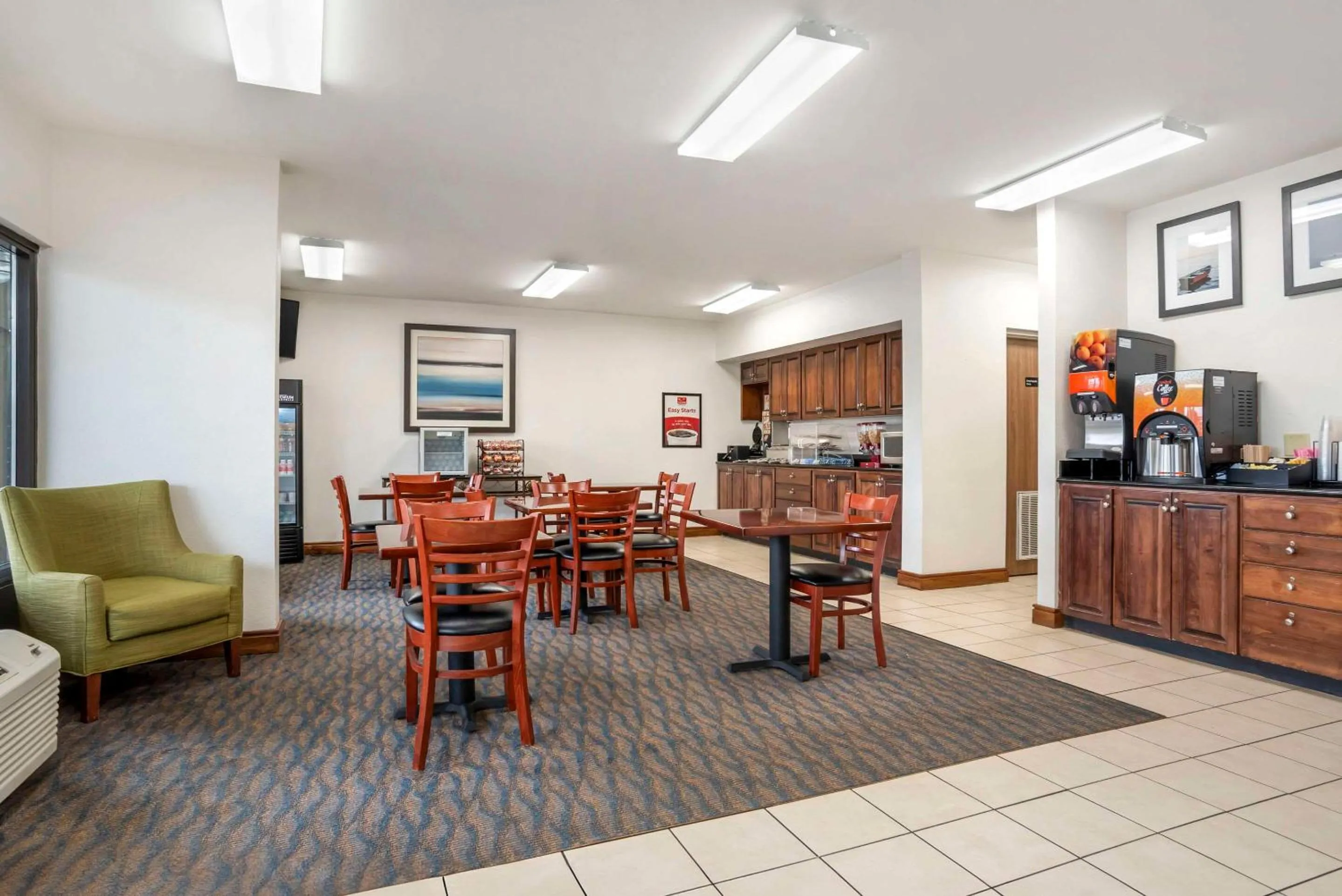 Breakfast in Econo Lodge Moss Point - Pascagoula