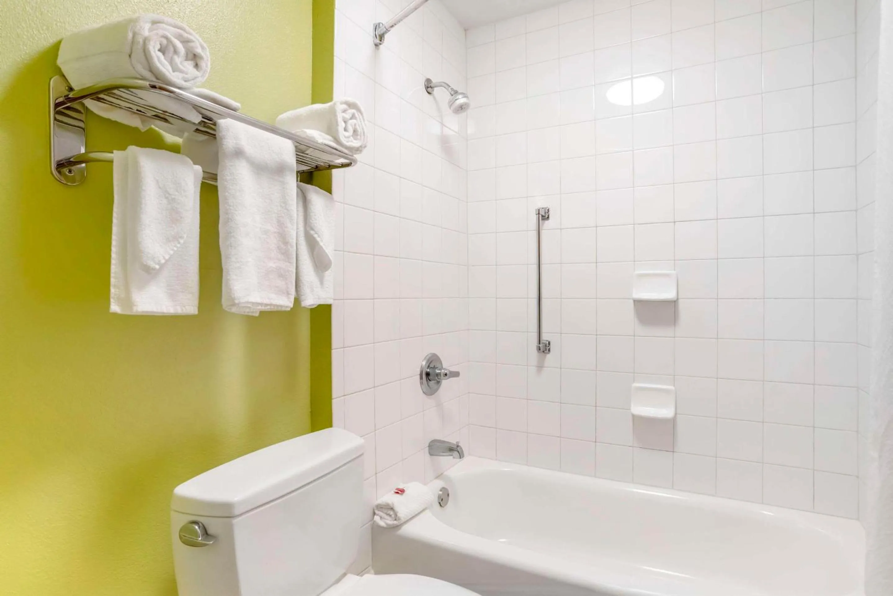 Bedroom in Econo Lodge Moss Point - Pascagoula