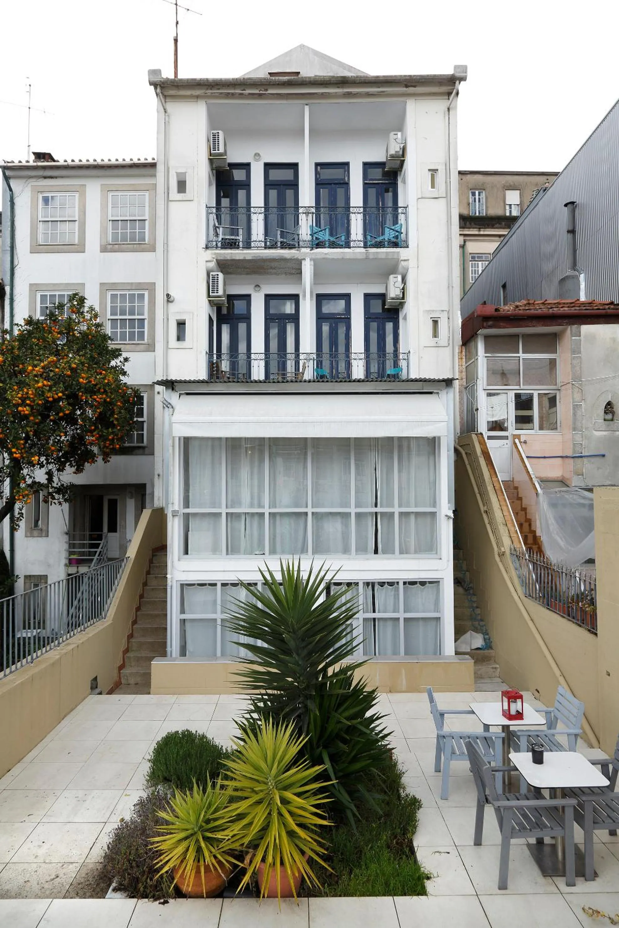 Property building in OportoHouse
