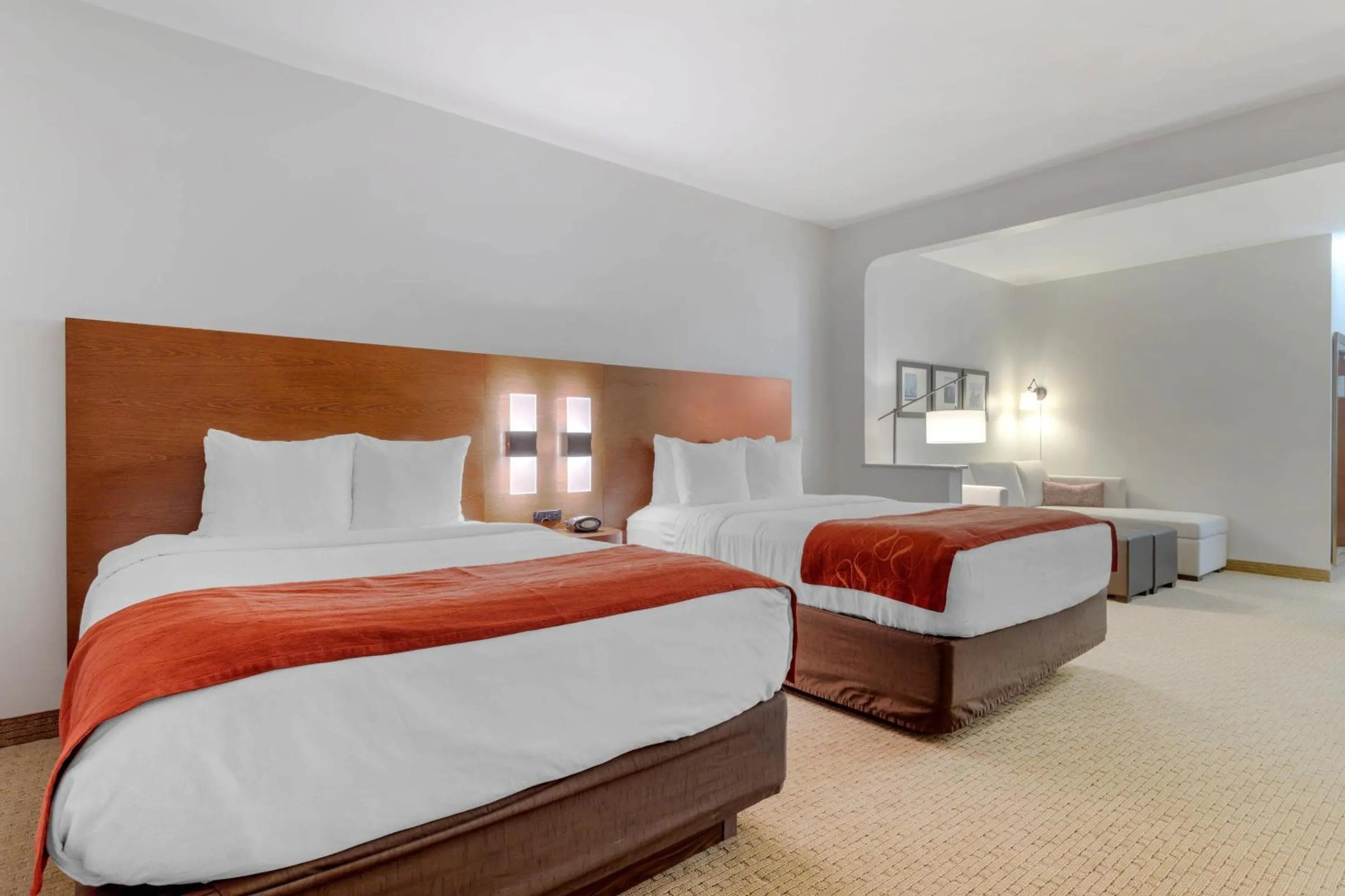 Bedroom, Bed in Comfort Suites La Porte - Baytown