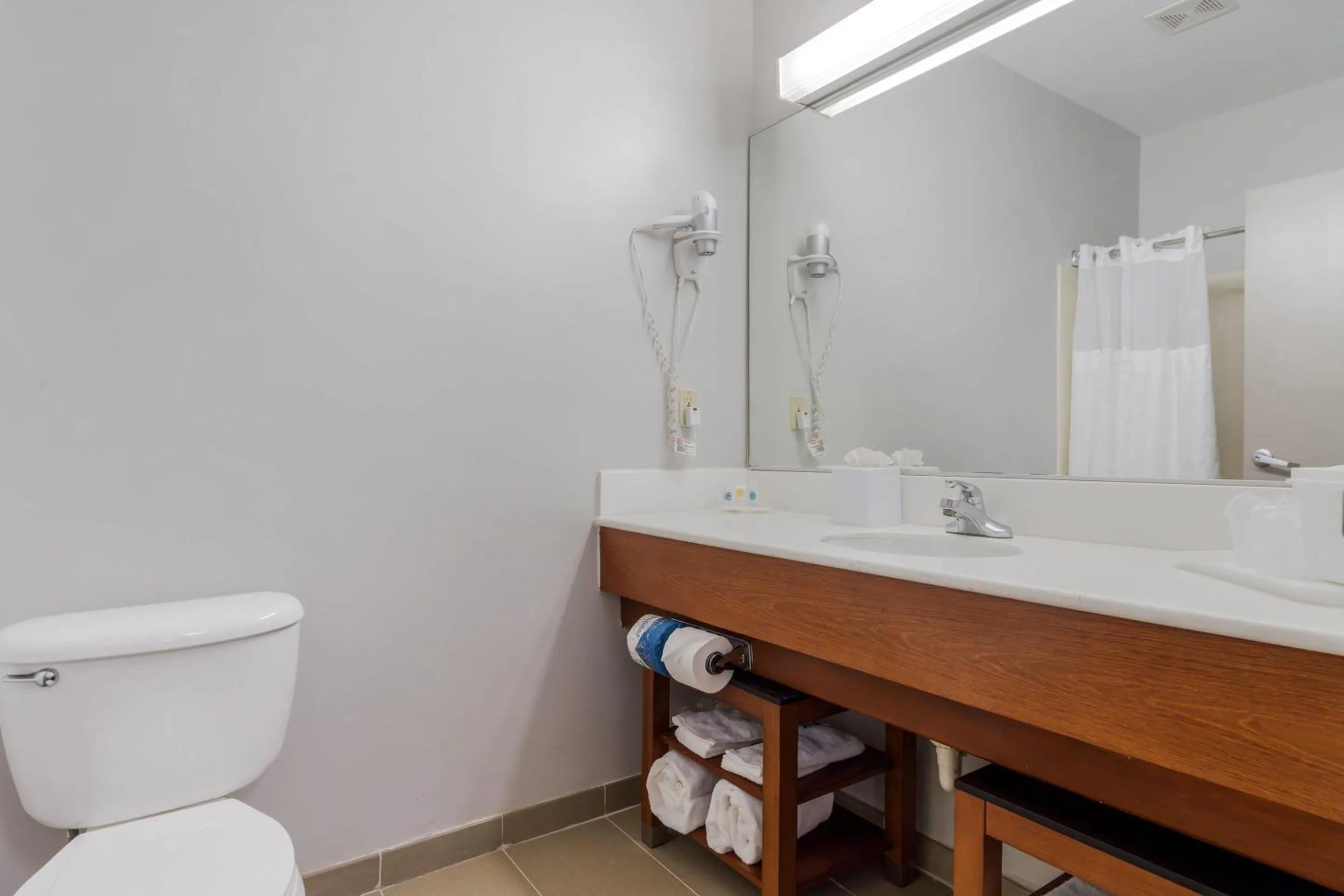 Bedroom in Comfort Suites La Porte - Baytown