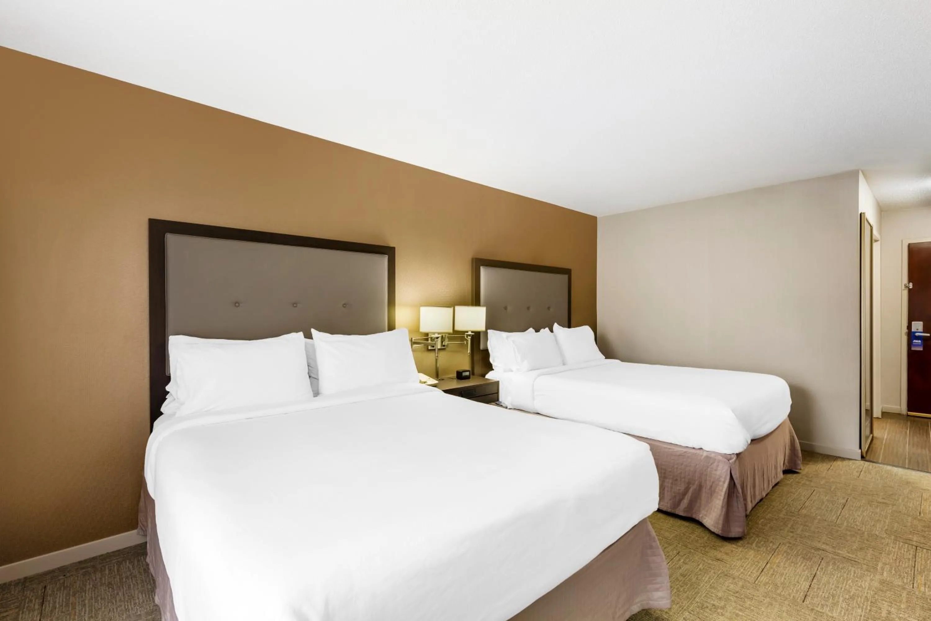 Bedroom, Bed in Comfort Inn, Cleveland South - Richfield